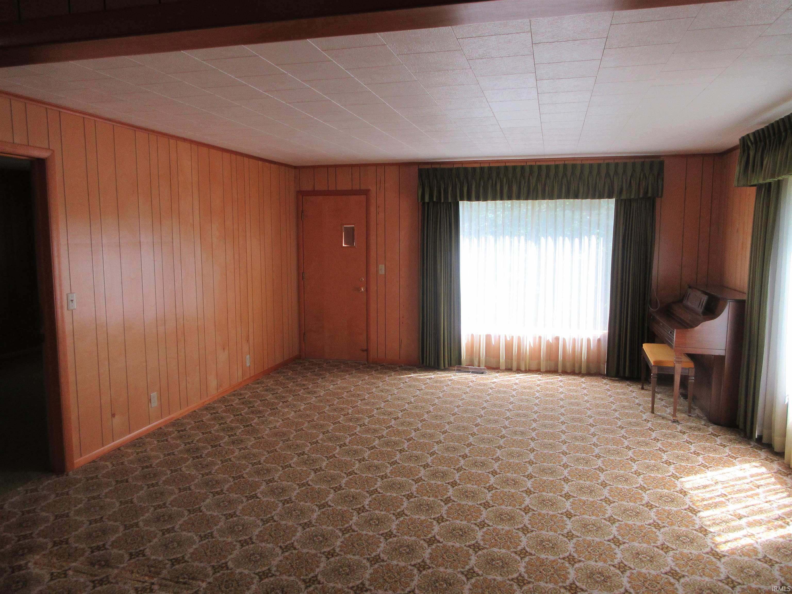 Photo 3 of 2747 E Armstrong Road