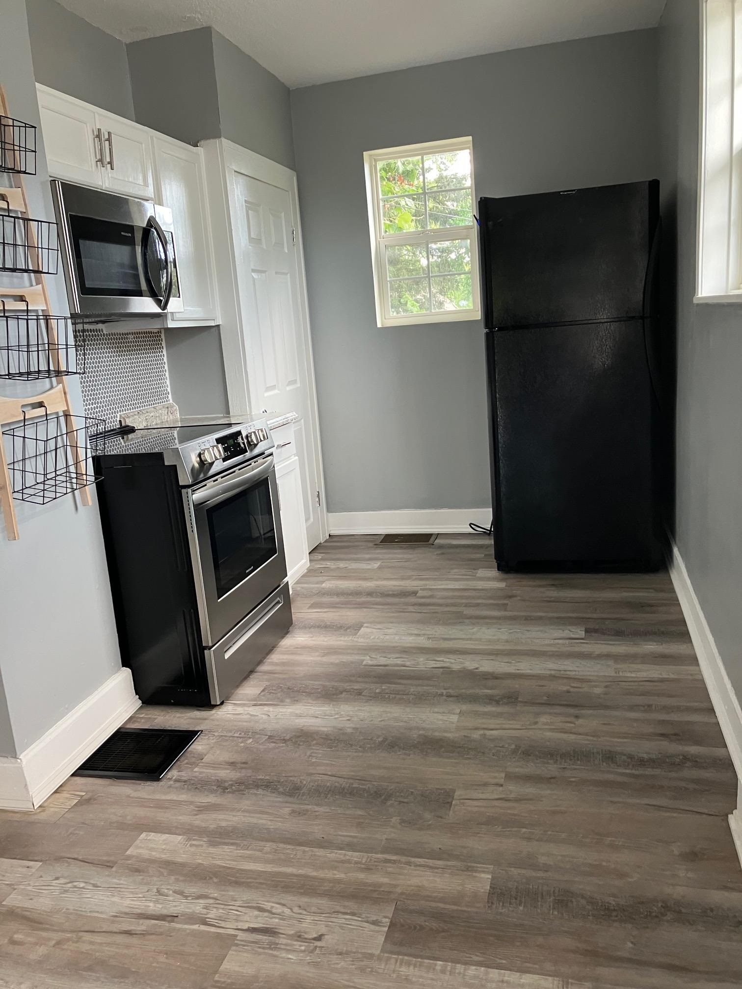 Photo 3 of 324 W Pettit Avenue
