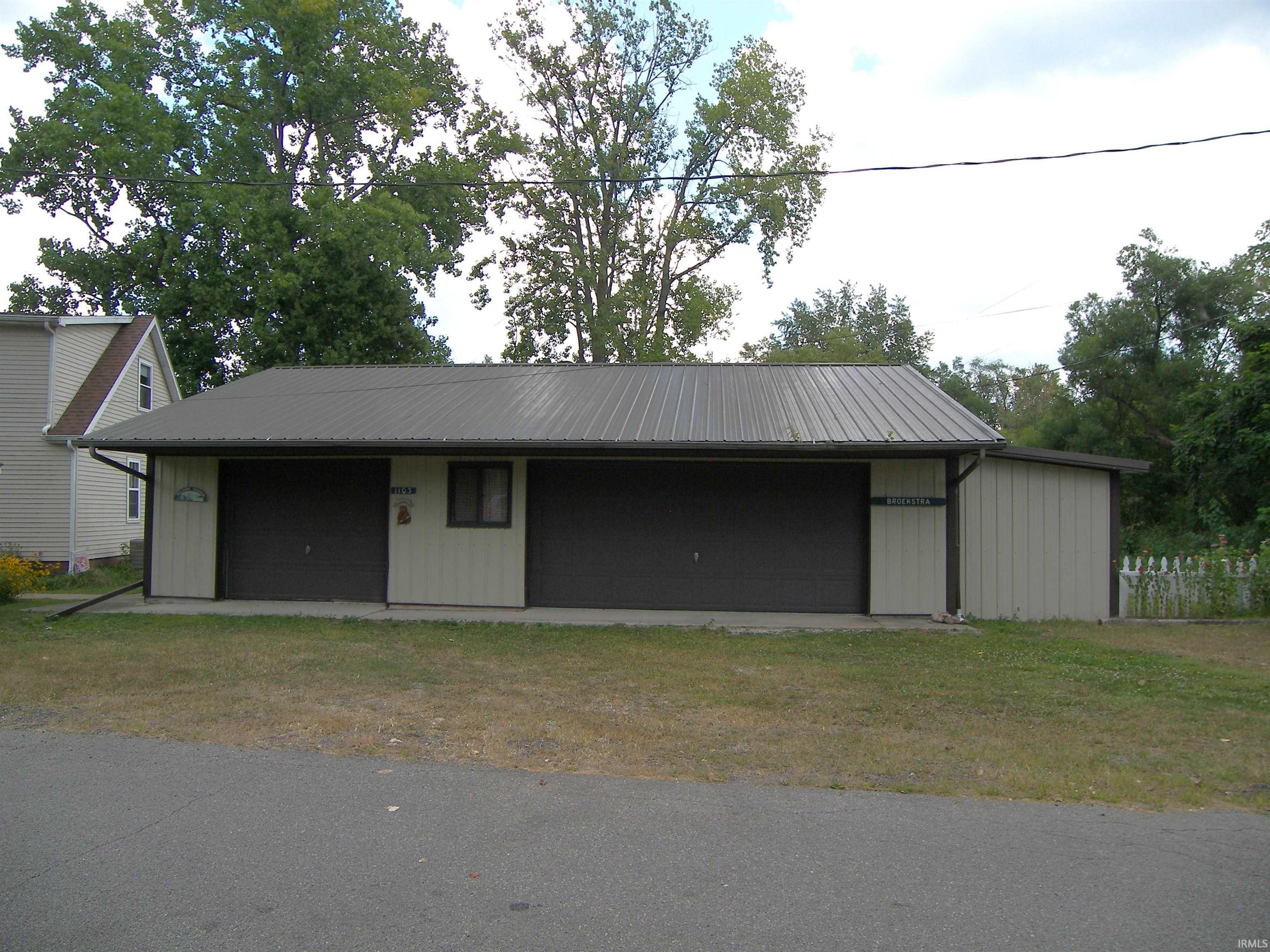 Photo 29 of 1103 S Bause Lake Drive