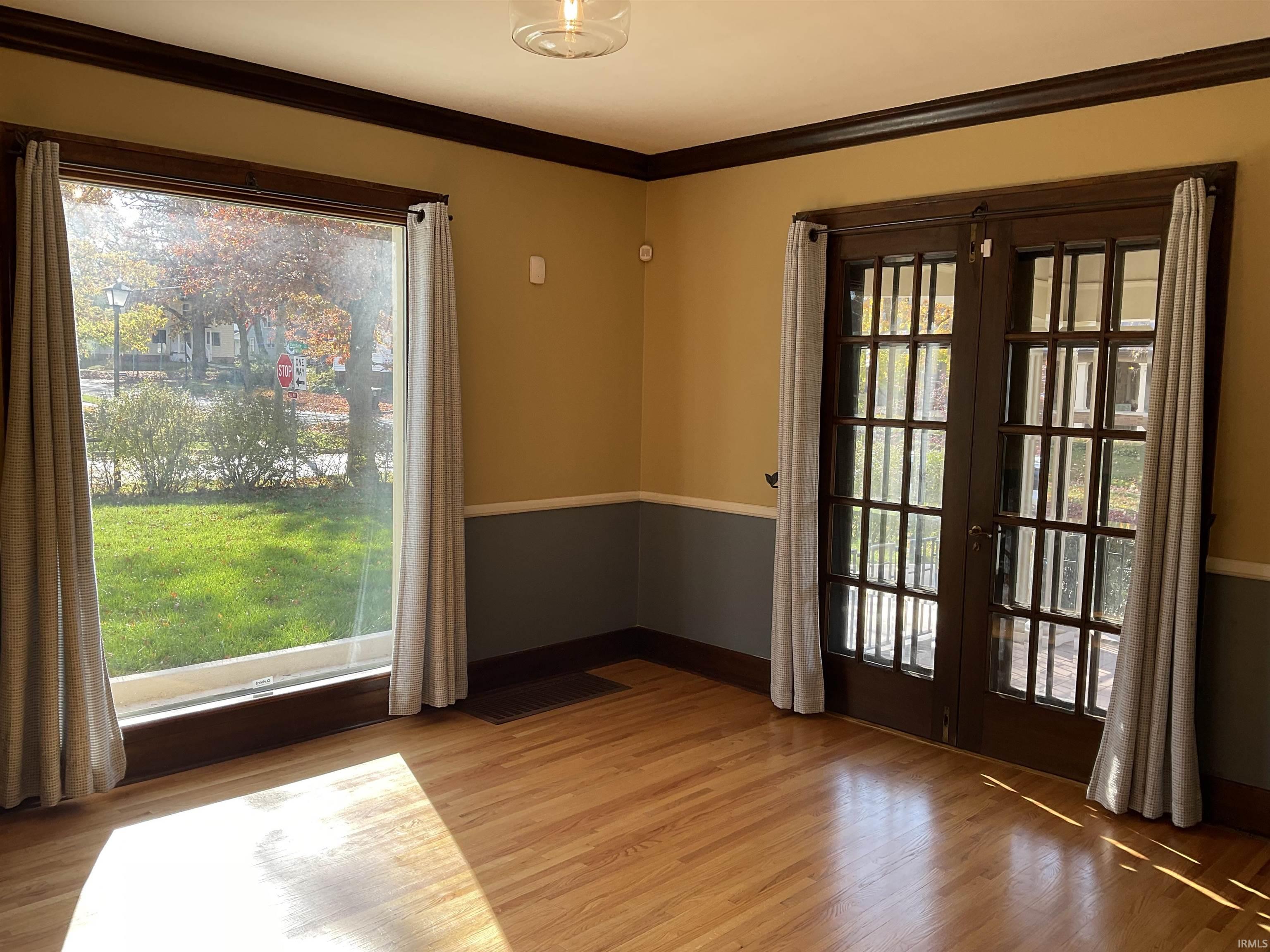 Photo 5 of 3621 Hoagland Avenue