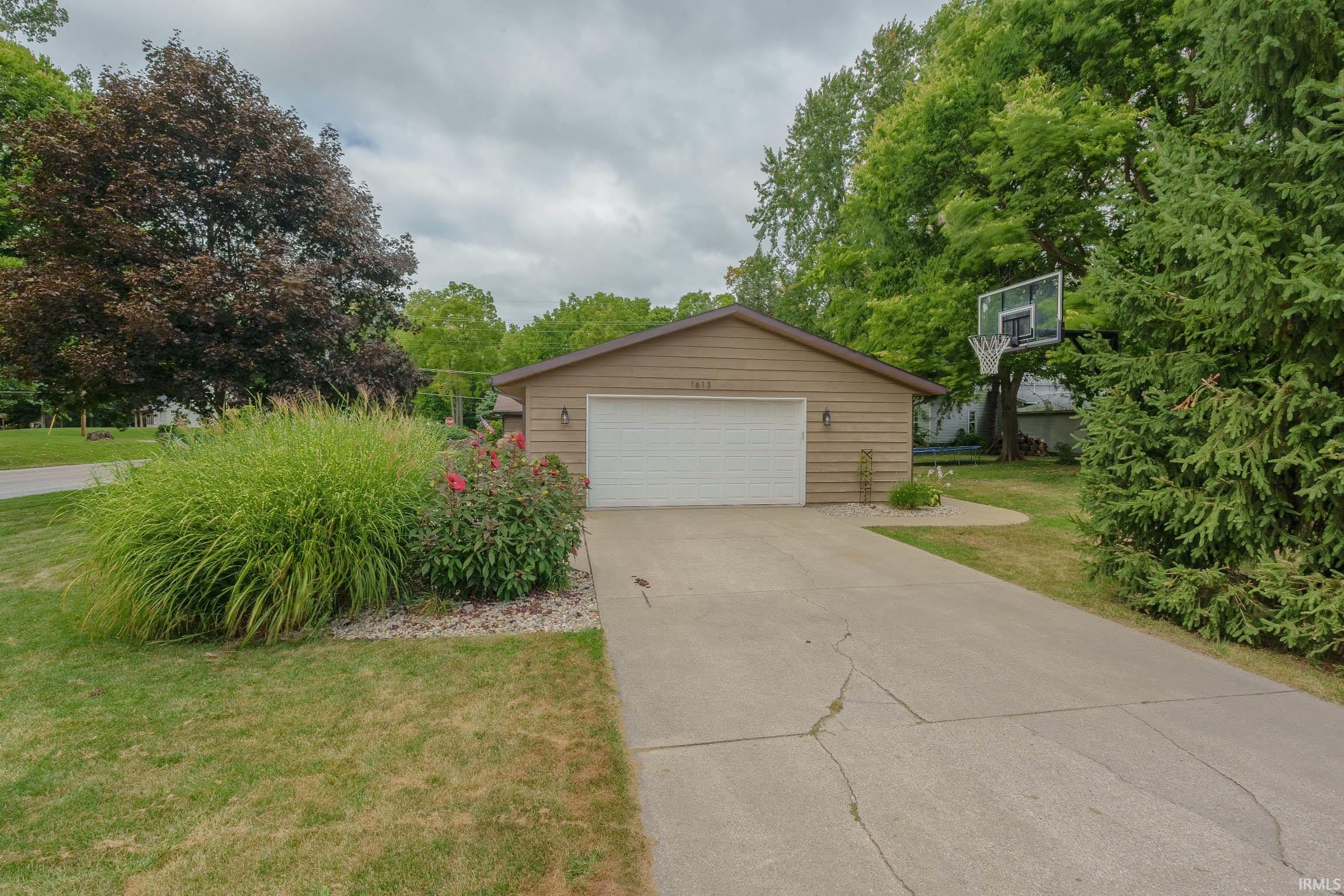 Photo 2 of 1613 S Briarwood Drive