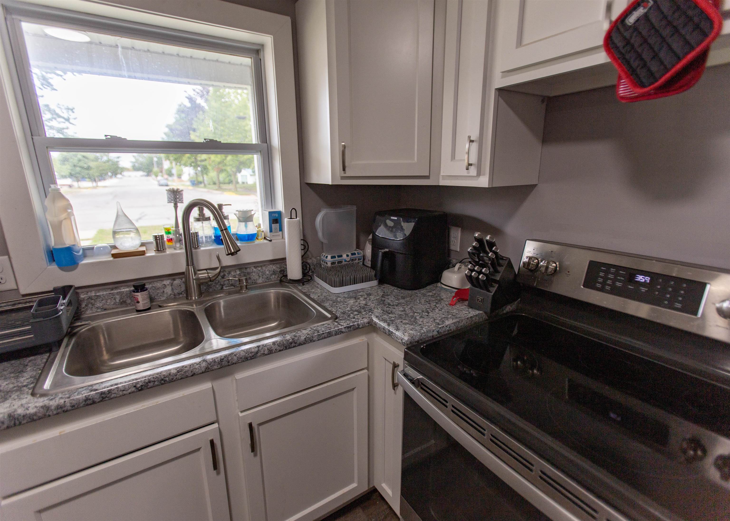 Photo 8 of 108 E Hardy Street