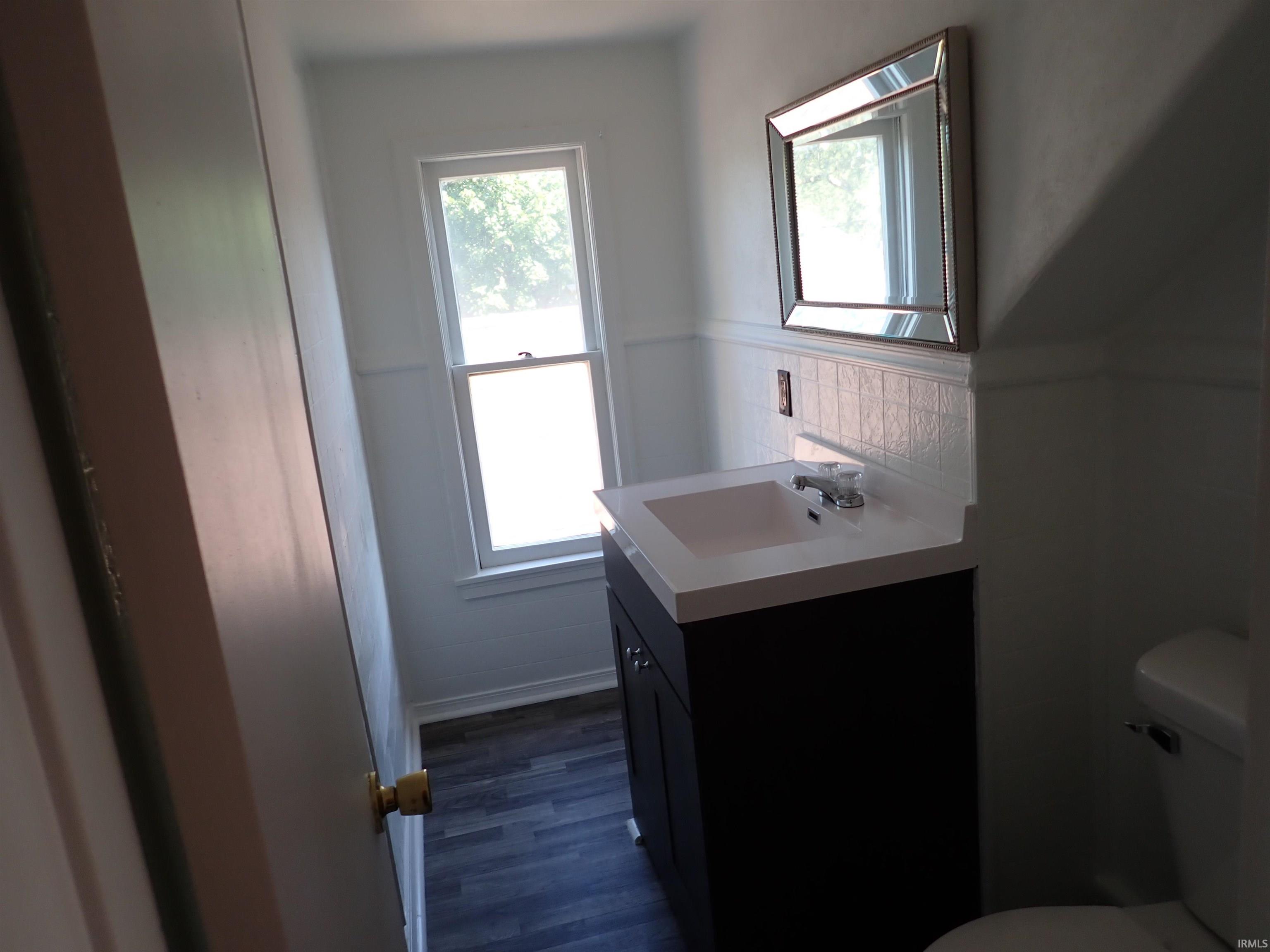 Photo 8 of 814 W Lusher Avenue