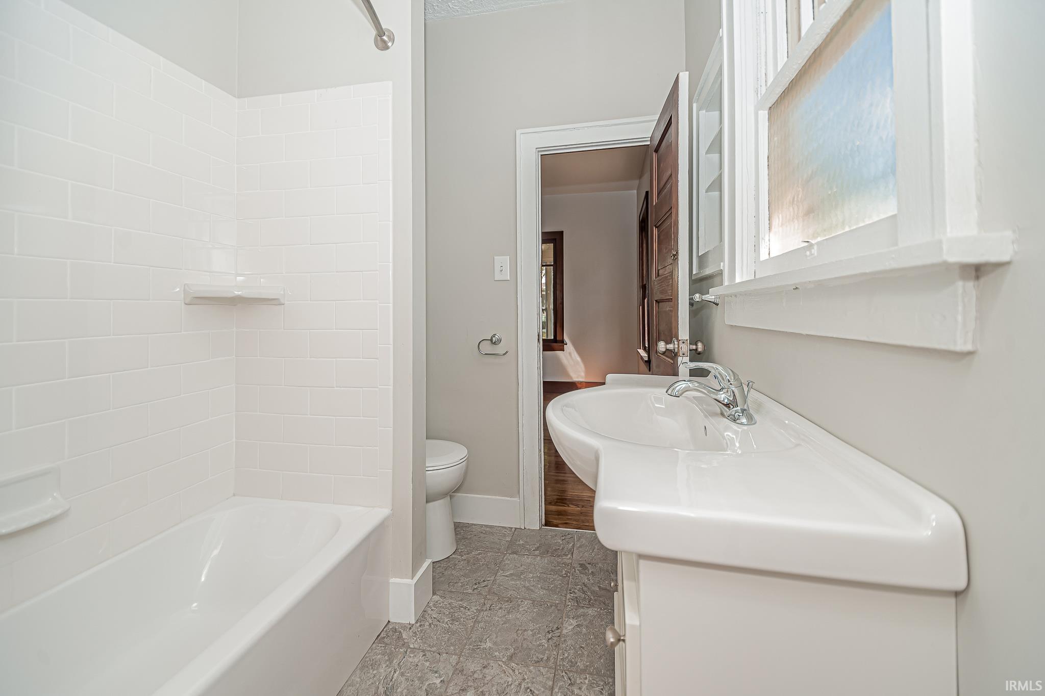 1122 E Main Street