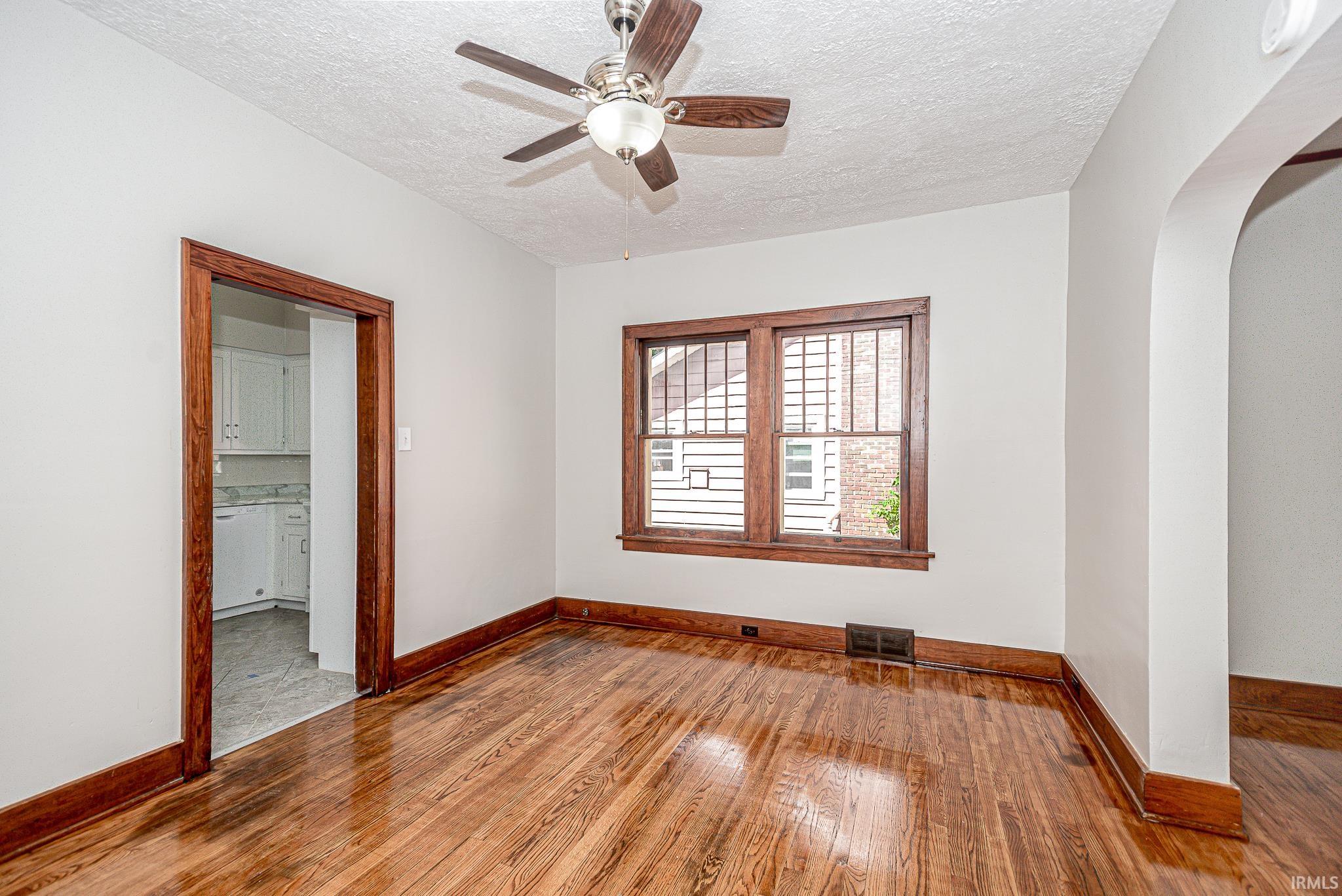 1122 E Main Street