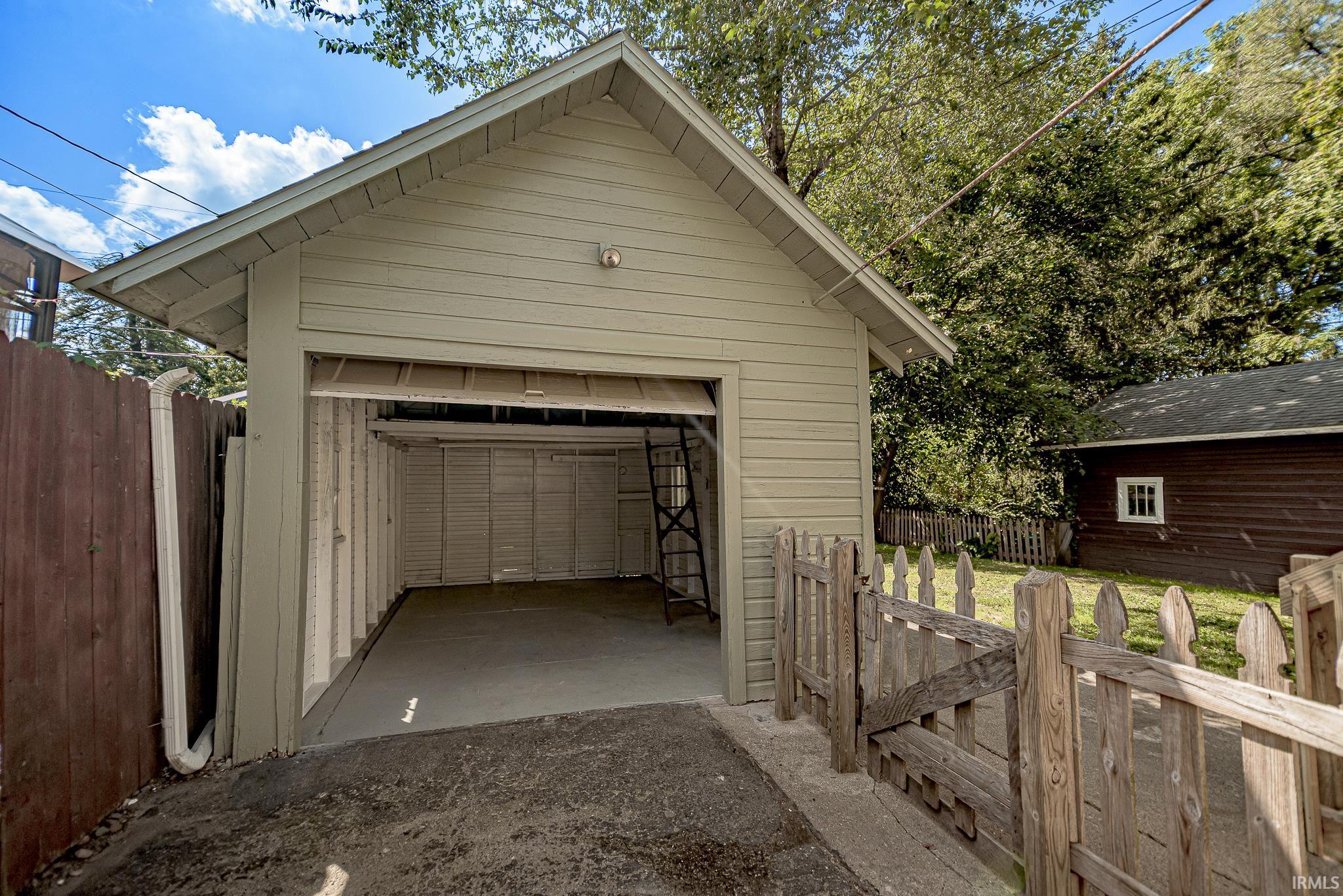 1122 E Main Street