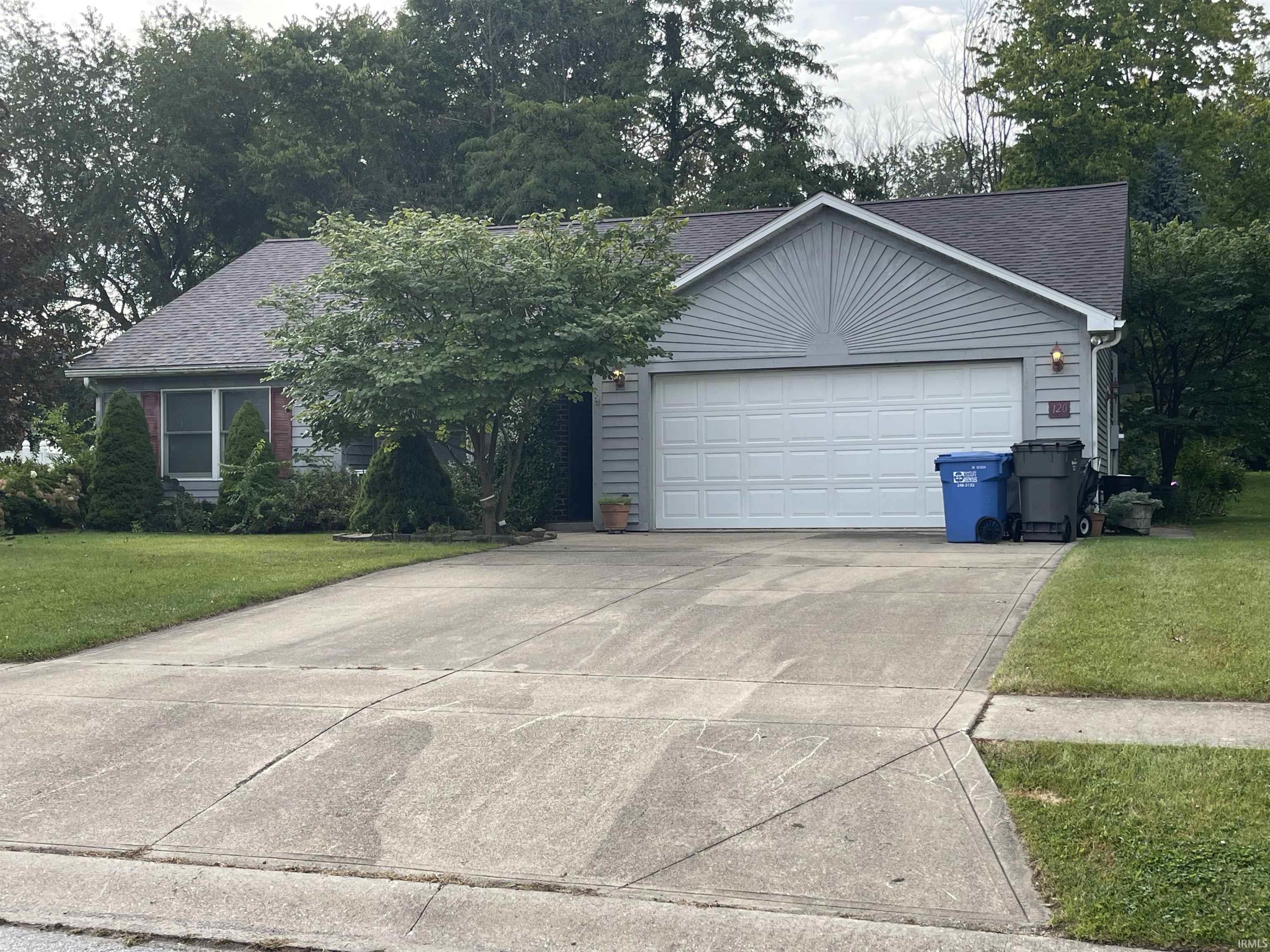 120 W Whispering Lane, South Whitley, IN 46787
