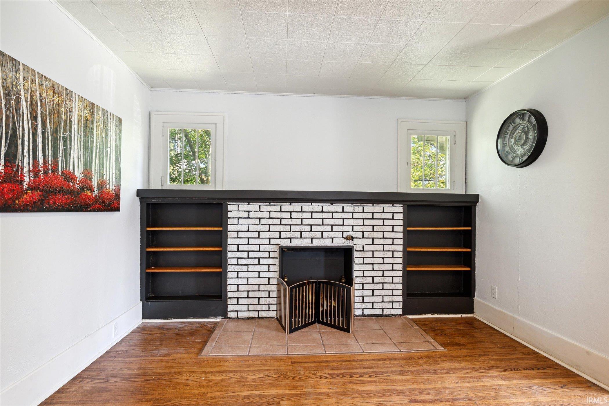 Photo 2 of 930 E Beardsley Avenue