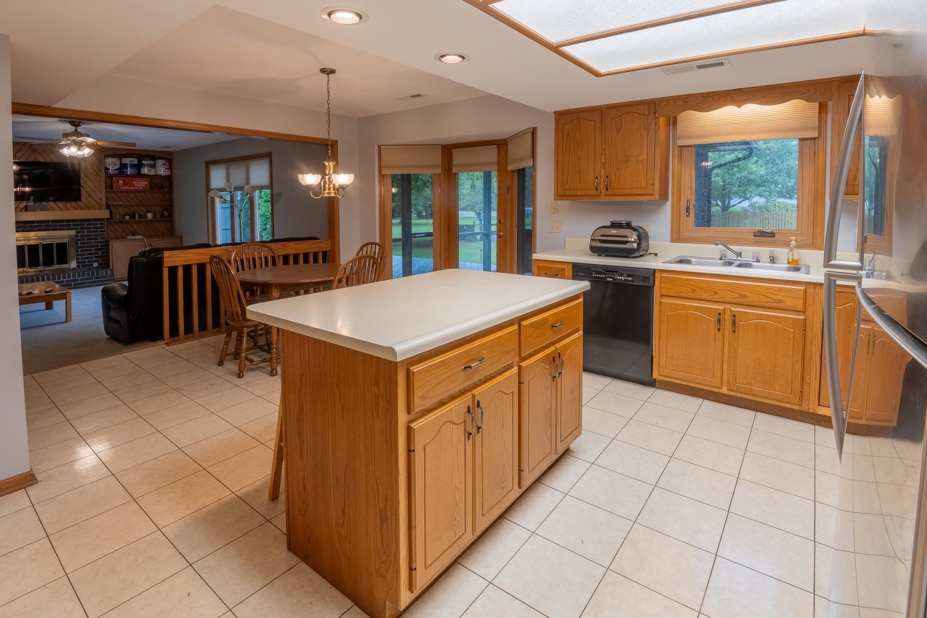 Photo 12 of 8901 Breakwater Drive