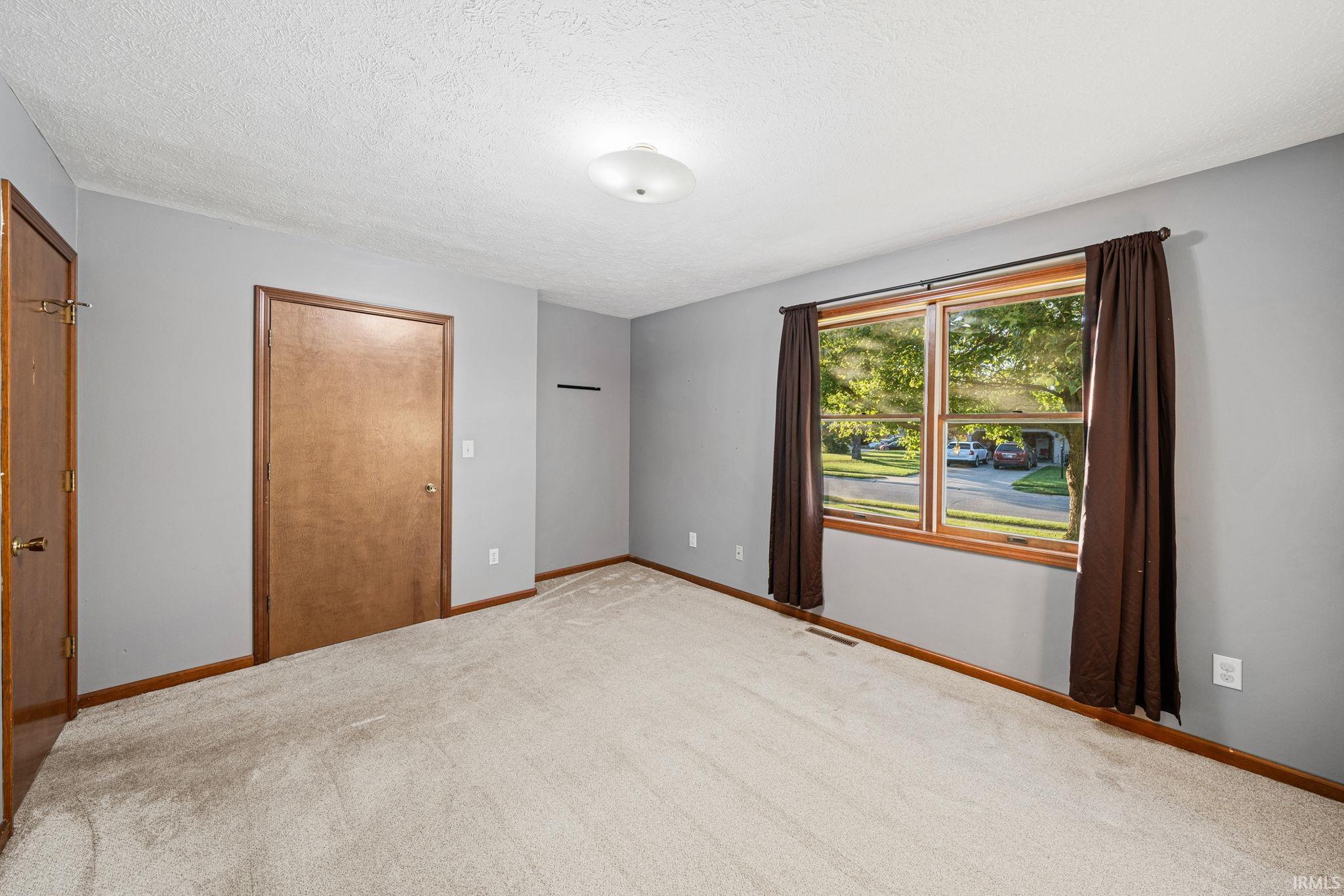 Photo 13 of 406 S Wheatland Drive