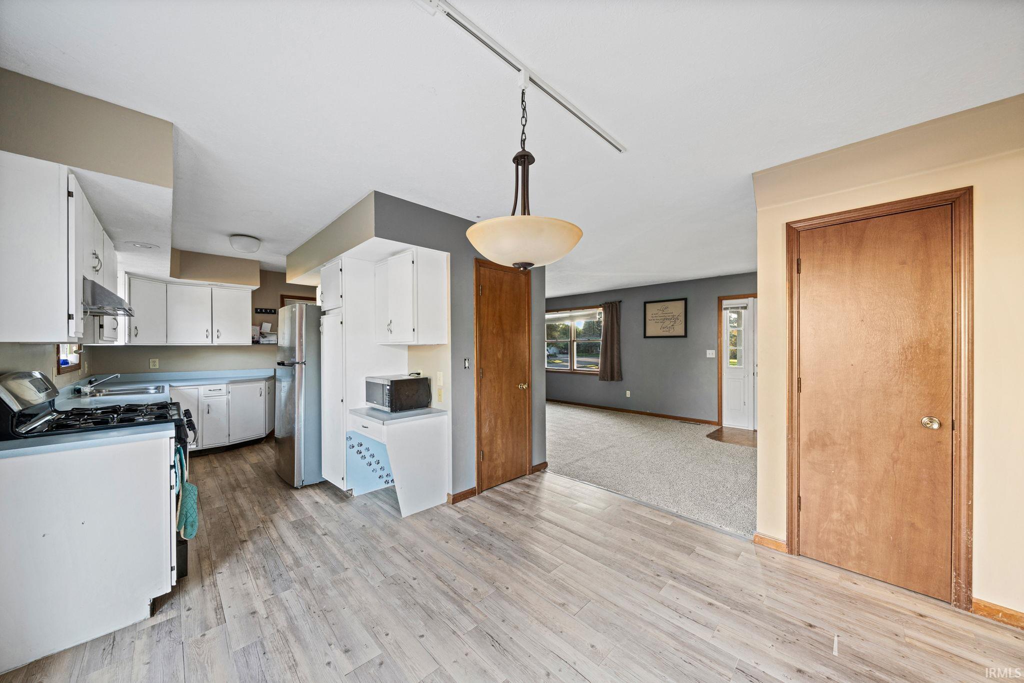 Photo 16 of 406 S Wheatland Drive