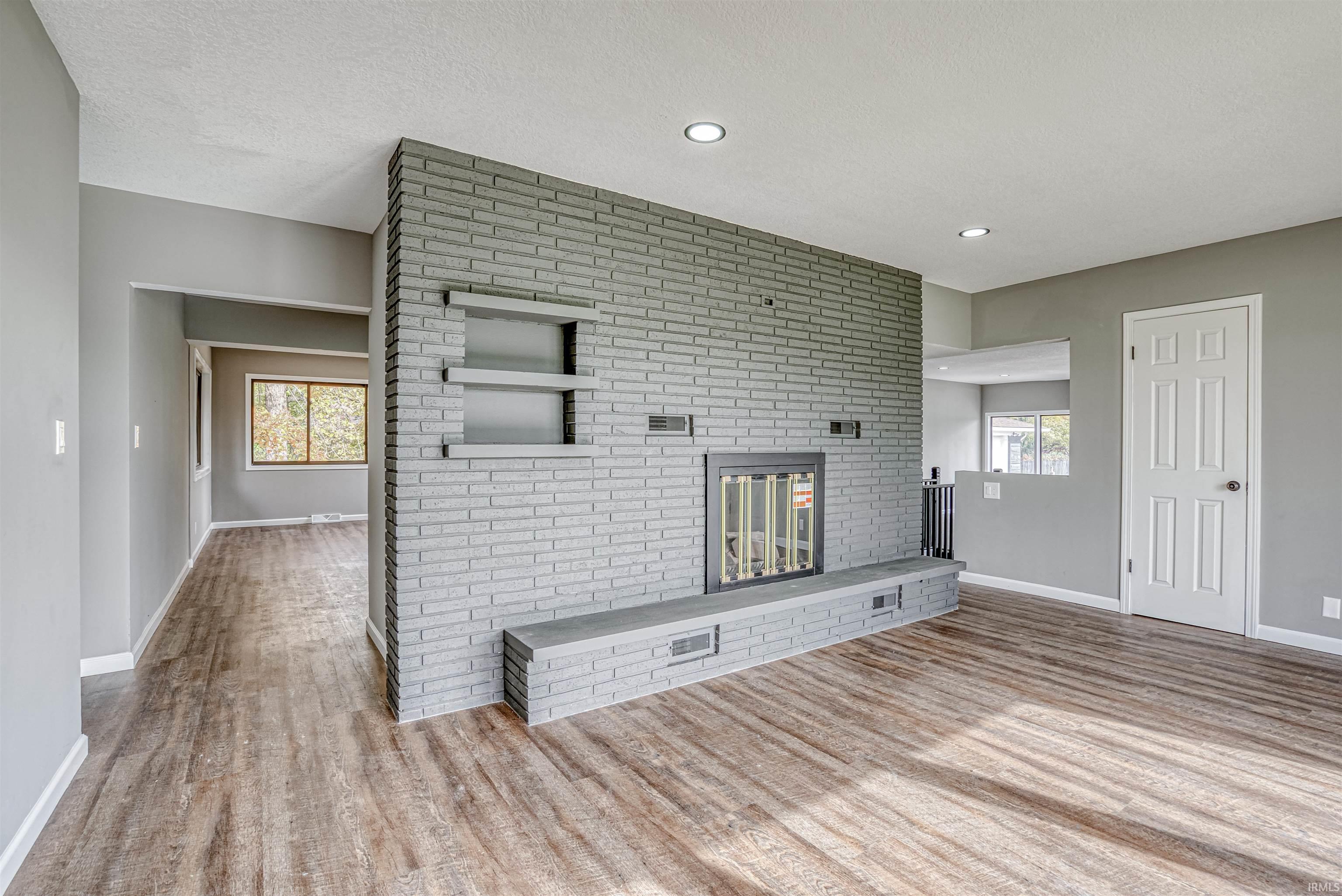 Photo 5 of 1342 W Dupont Road