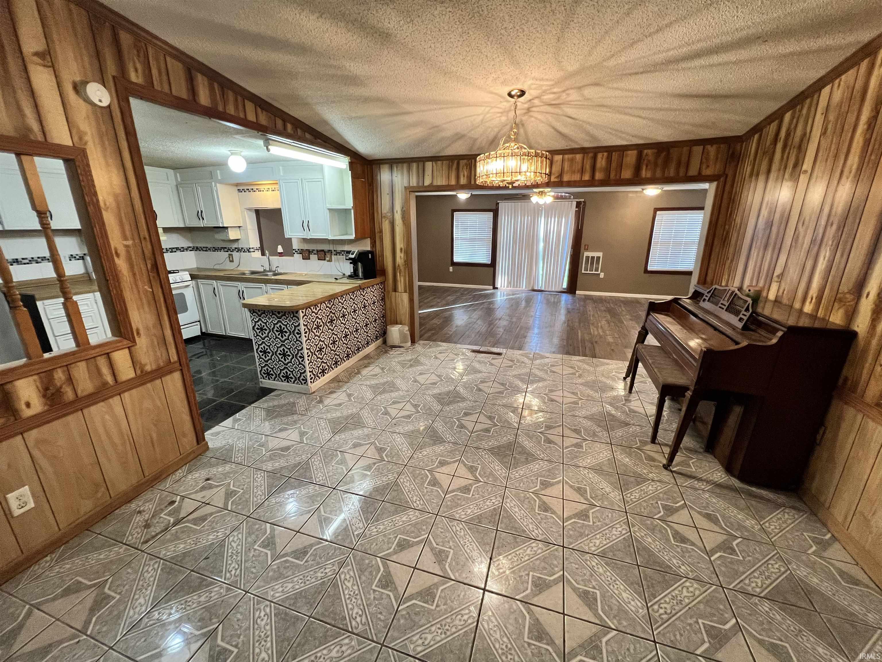 Photo 4 of 2846 S Woodland Hills Dr W