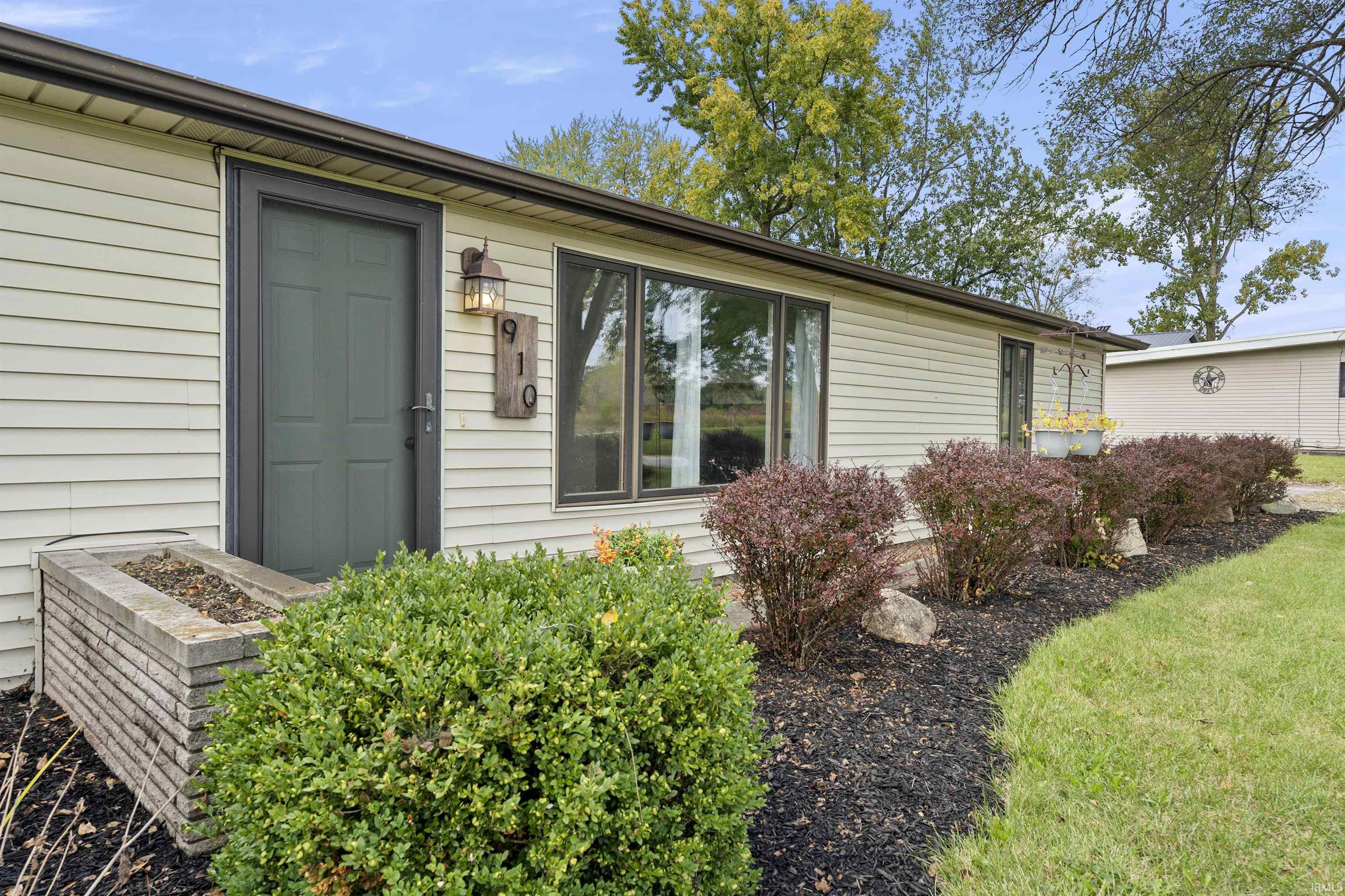 Photo 4 of 910 N Thomas Road