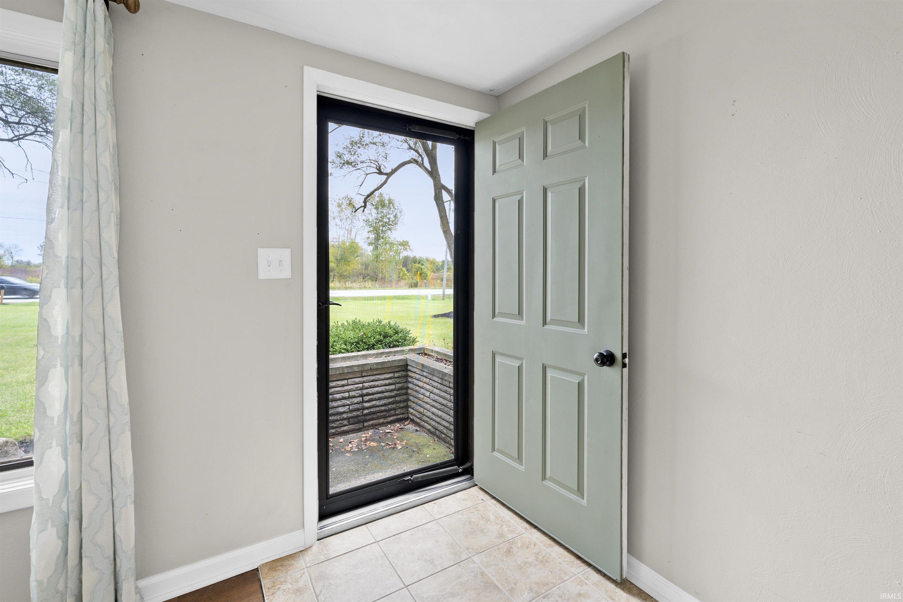 Photo 6 of 910 N Thomas Road