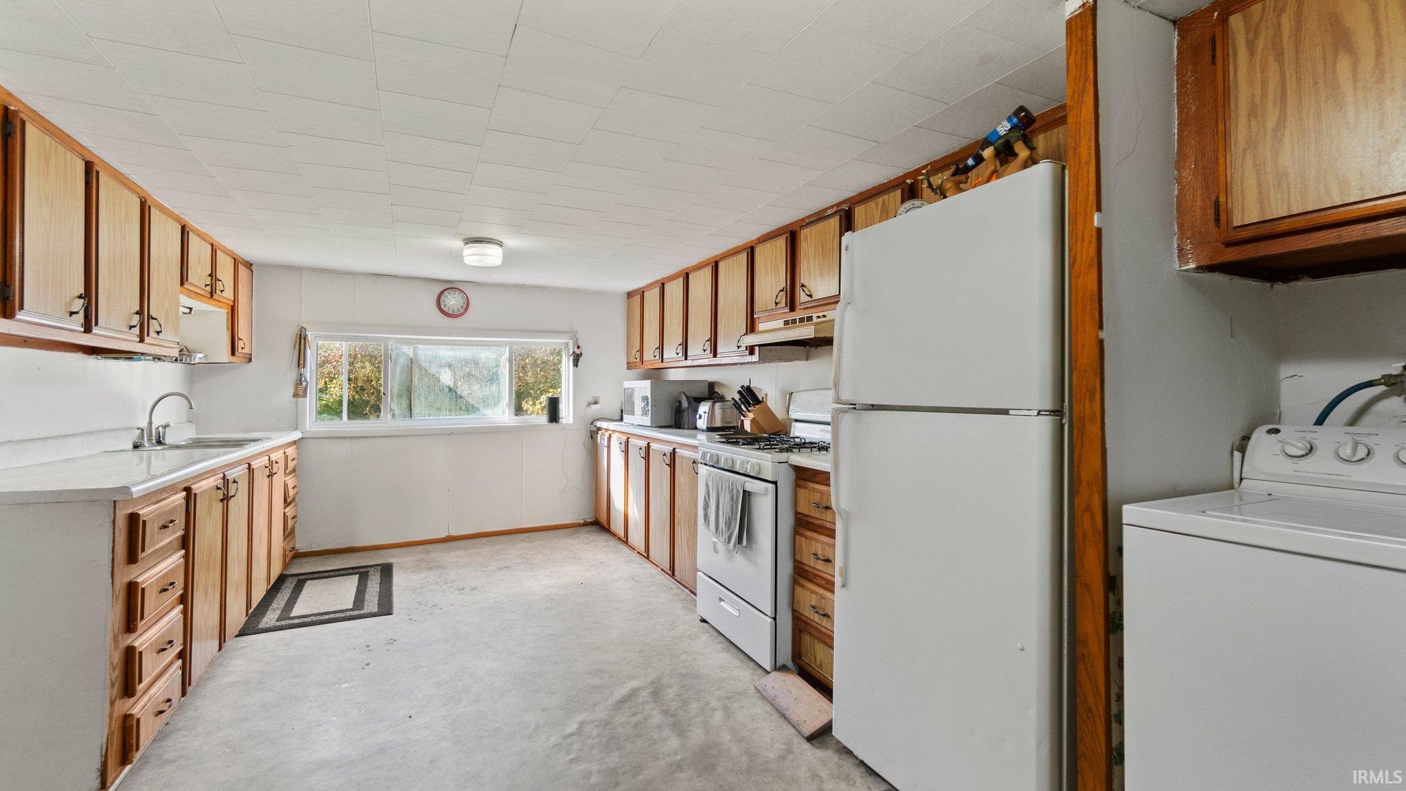 Photo 9 of 8820 W 500 S Road