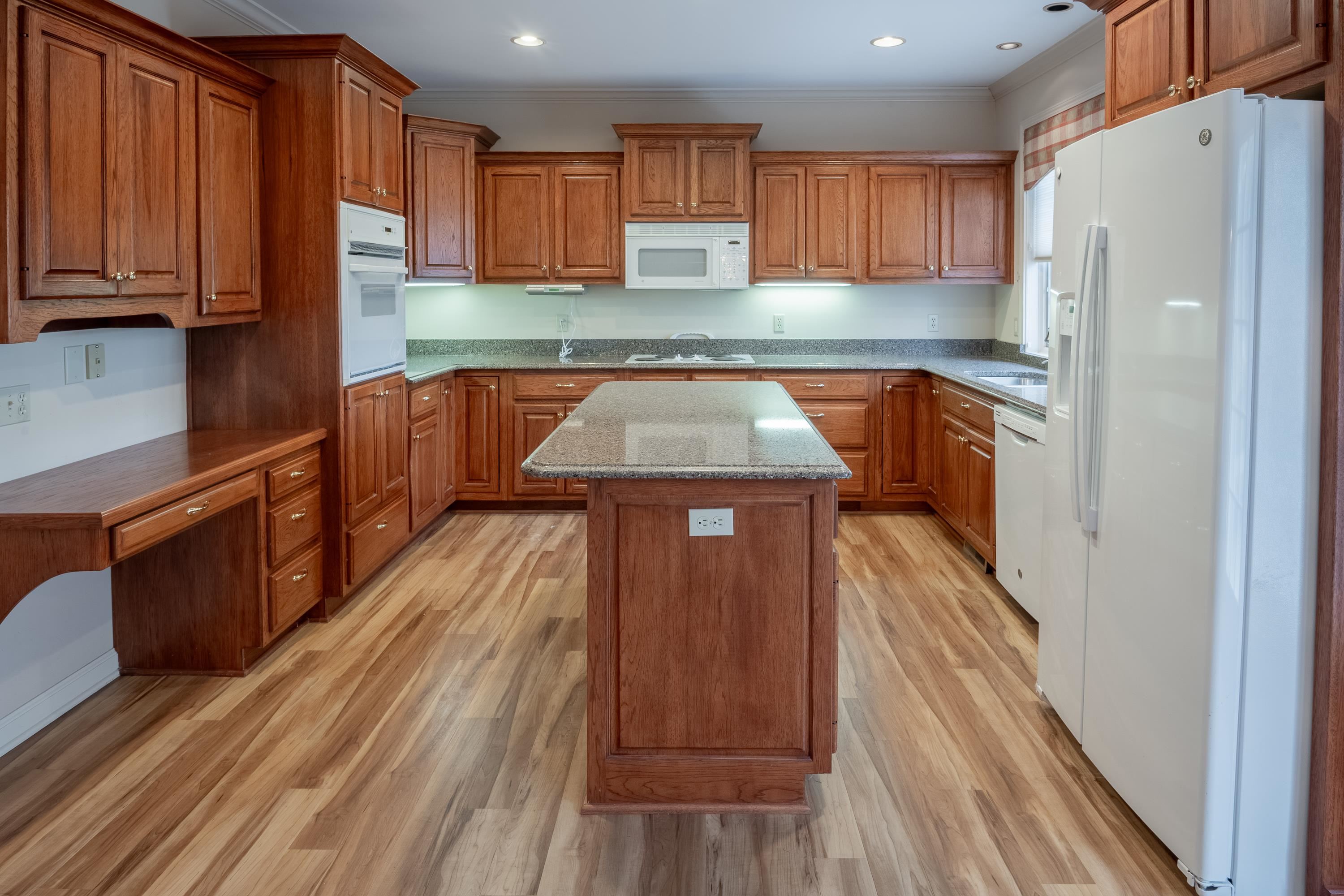 Photo 10 of 916 Red Bluff Drive