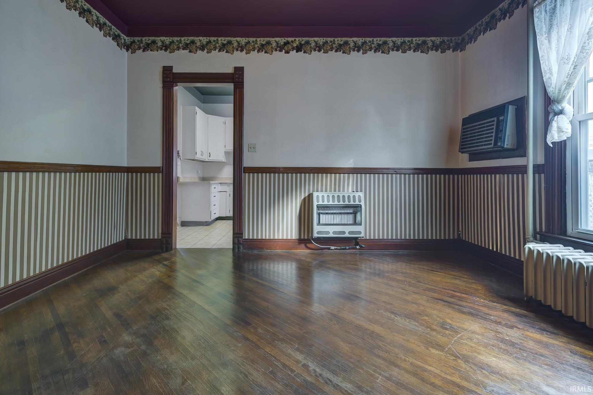 Photo 10 of 421 W Wiley Avenue