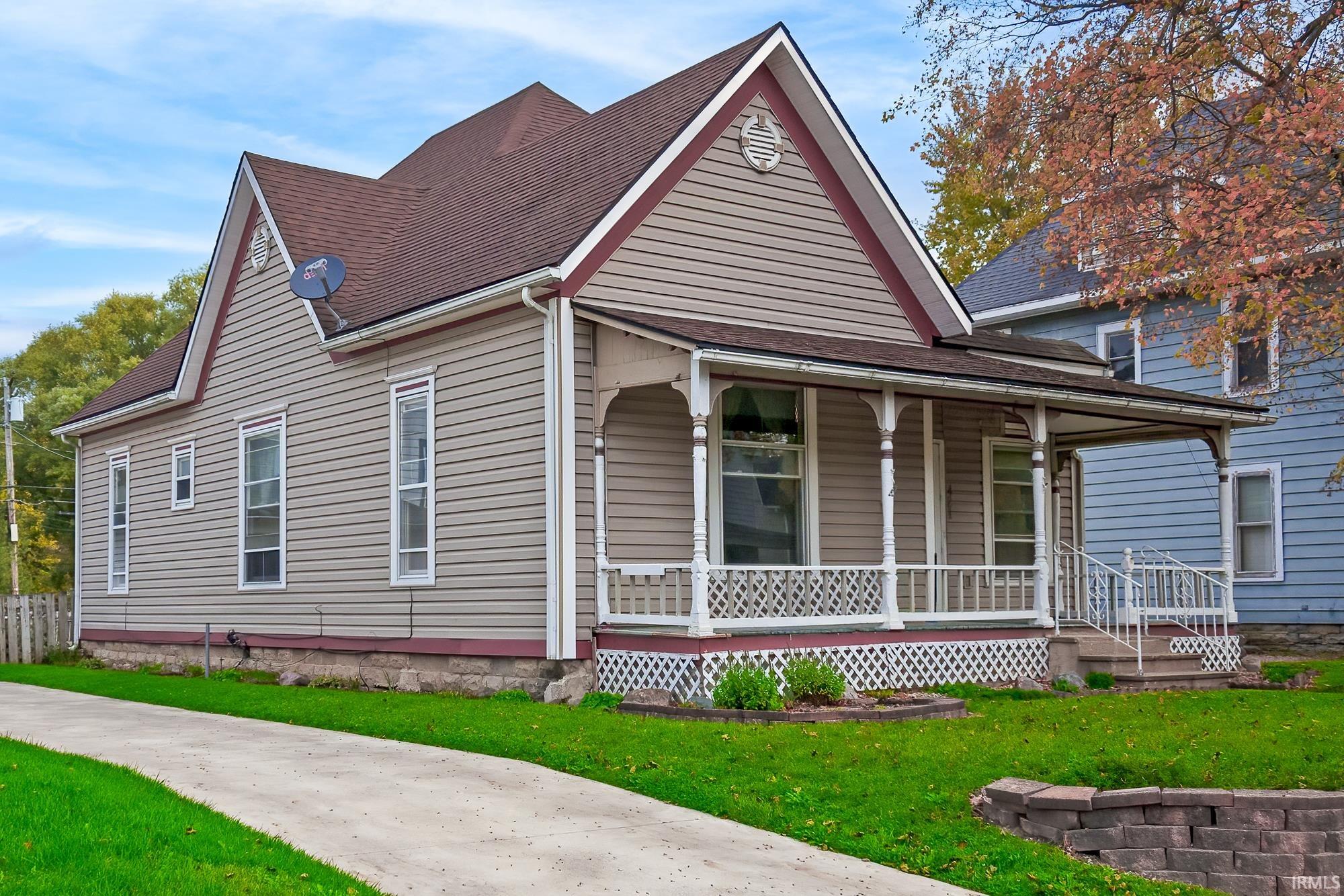 Photo 3 of 421 W Wiley Avenue