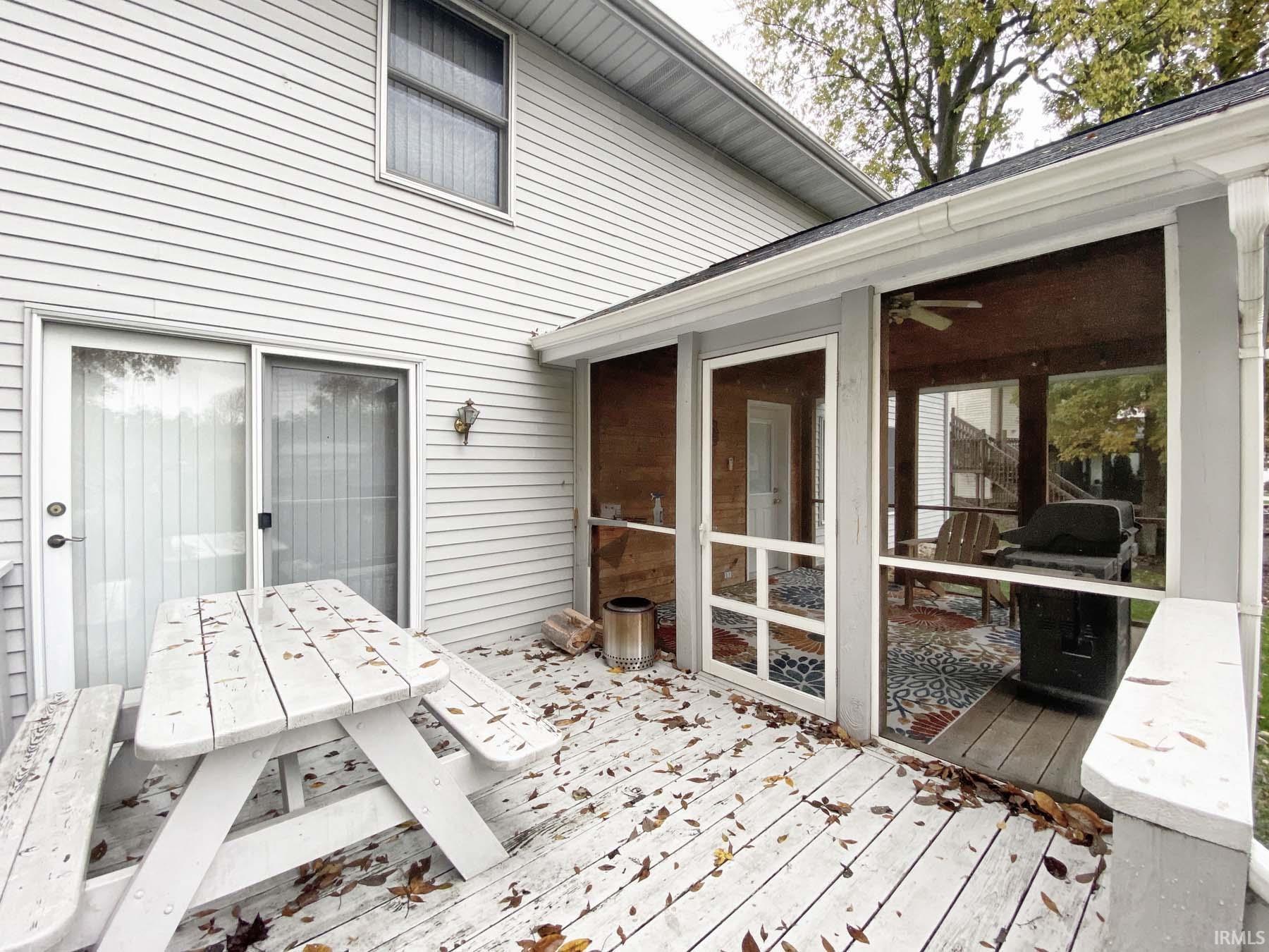 153 E Columbia Parkway