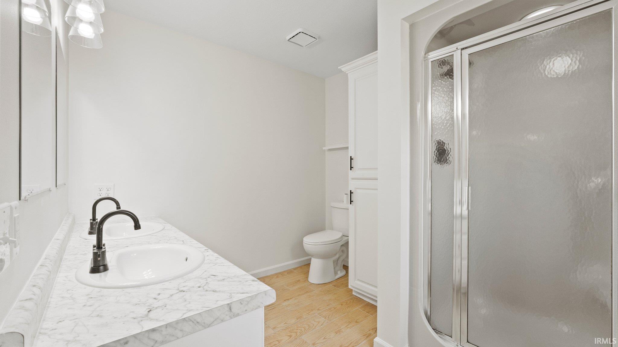 Photo 7 of 700 N Edgewood Lane