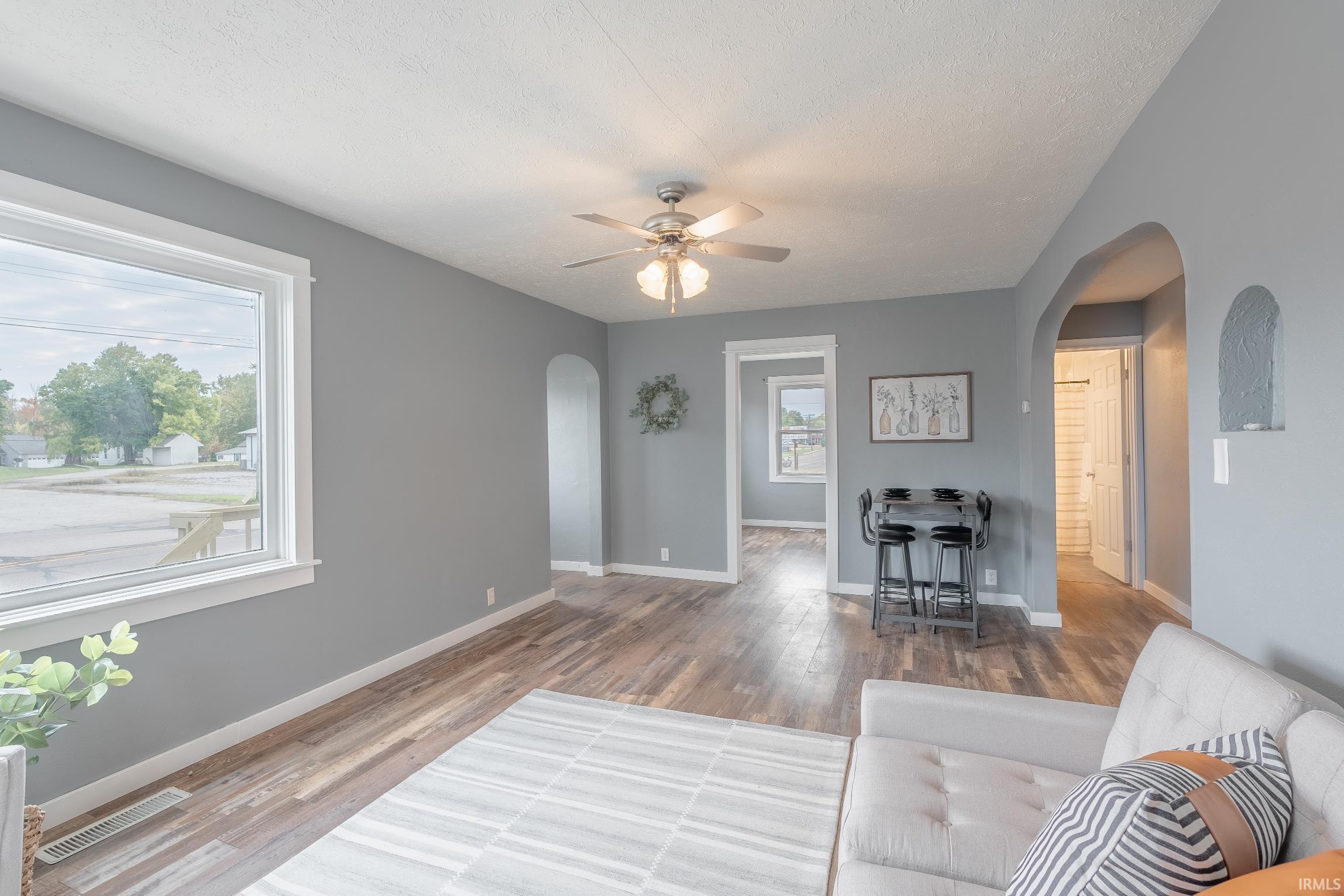Photo 5 of 739 E Winona Avenue