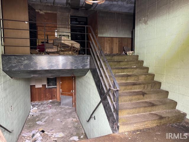 Photo 5 of 1413 W Indiana Avenue