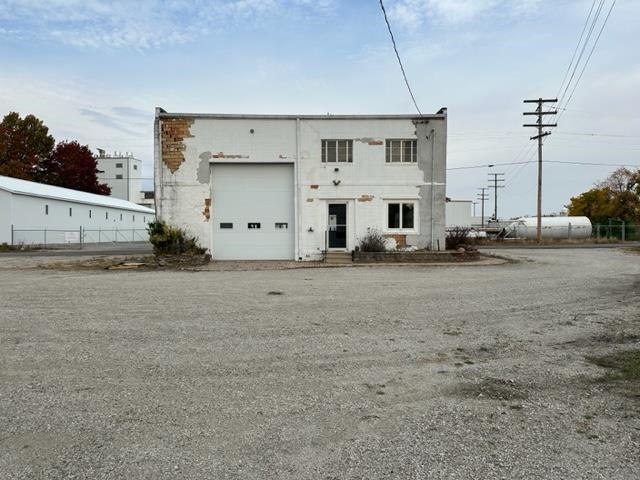 Photo 2 of 121 W Stocker Street