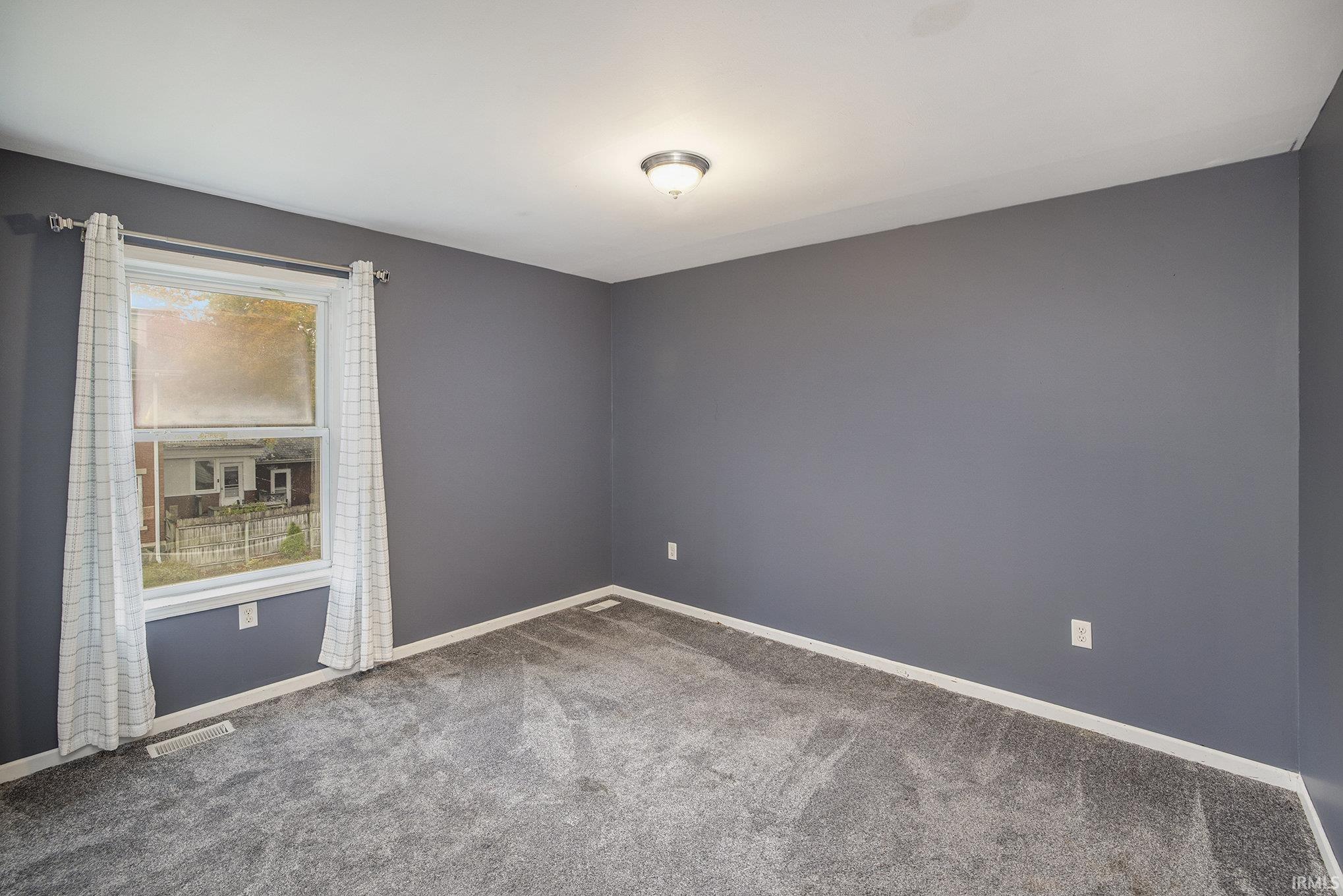 Photo 11 of 302 E Plymouth Avenue