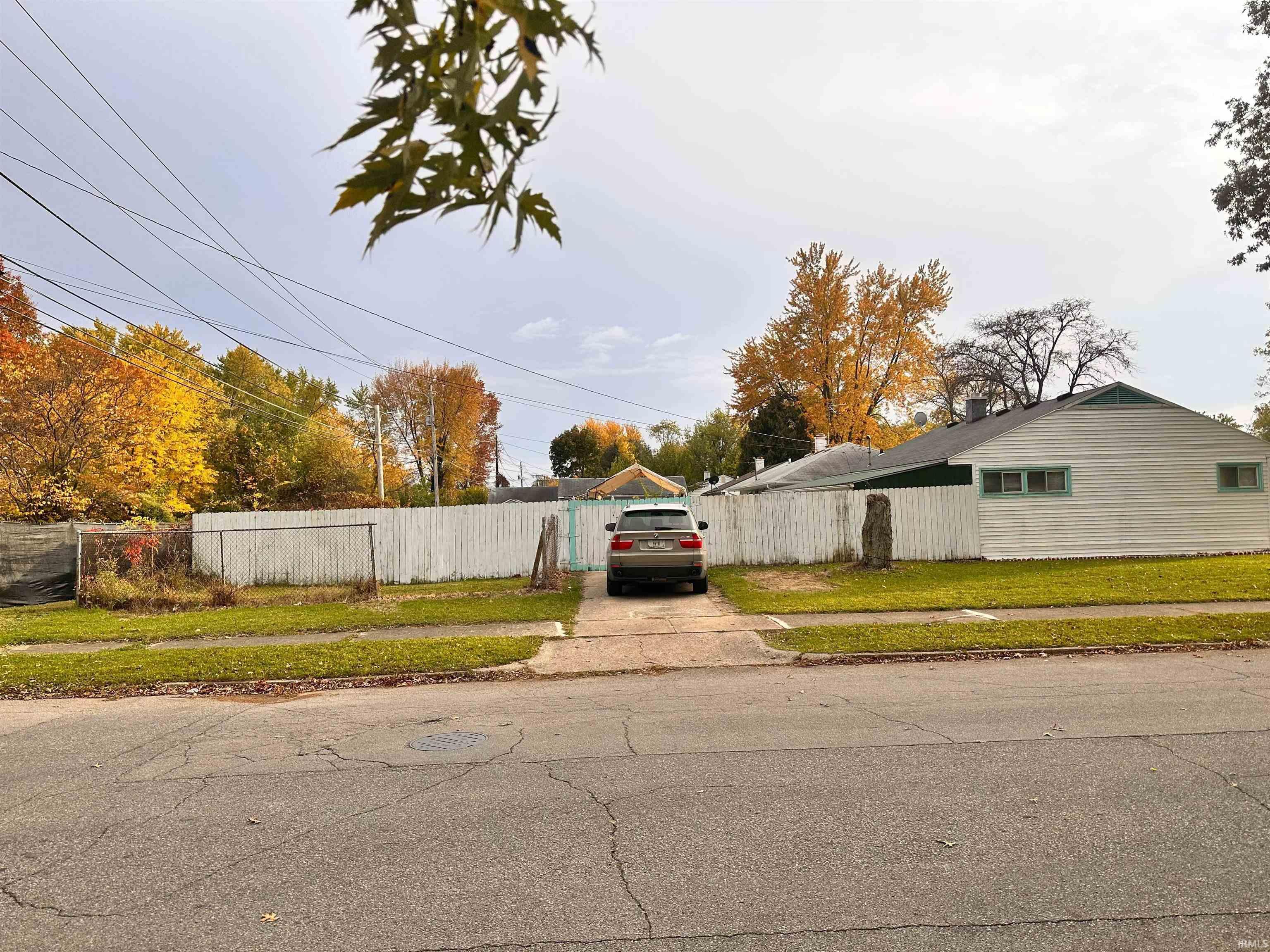 Photo 3 of 5201 Lillie Street