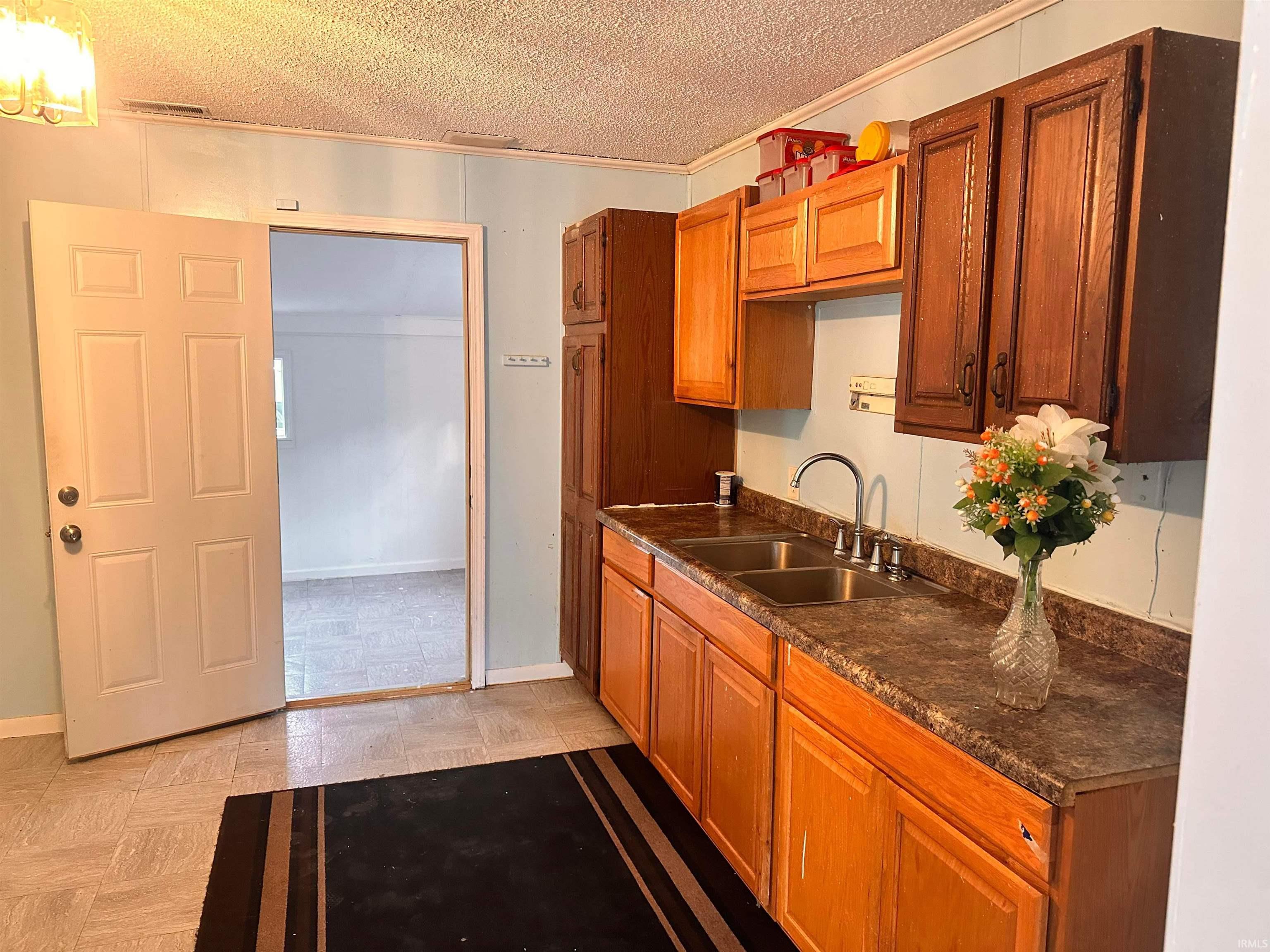 Photo 8 of 5201 Lillie Street