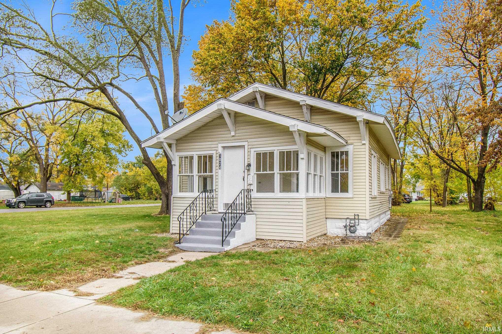 Photo 1 of 1024 W Blaine Avenue