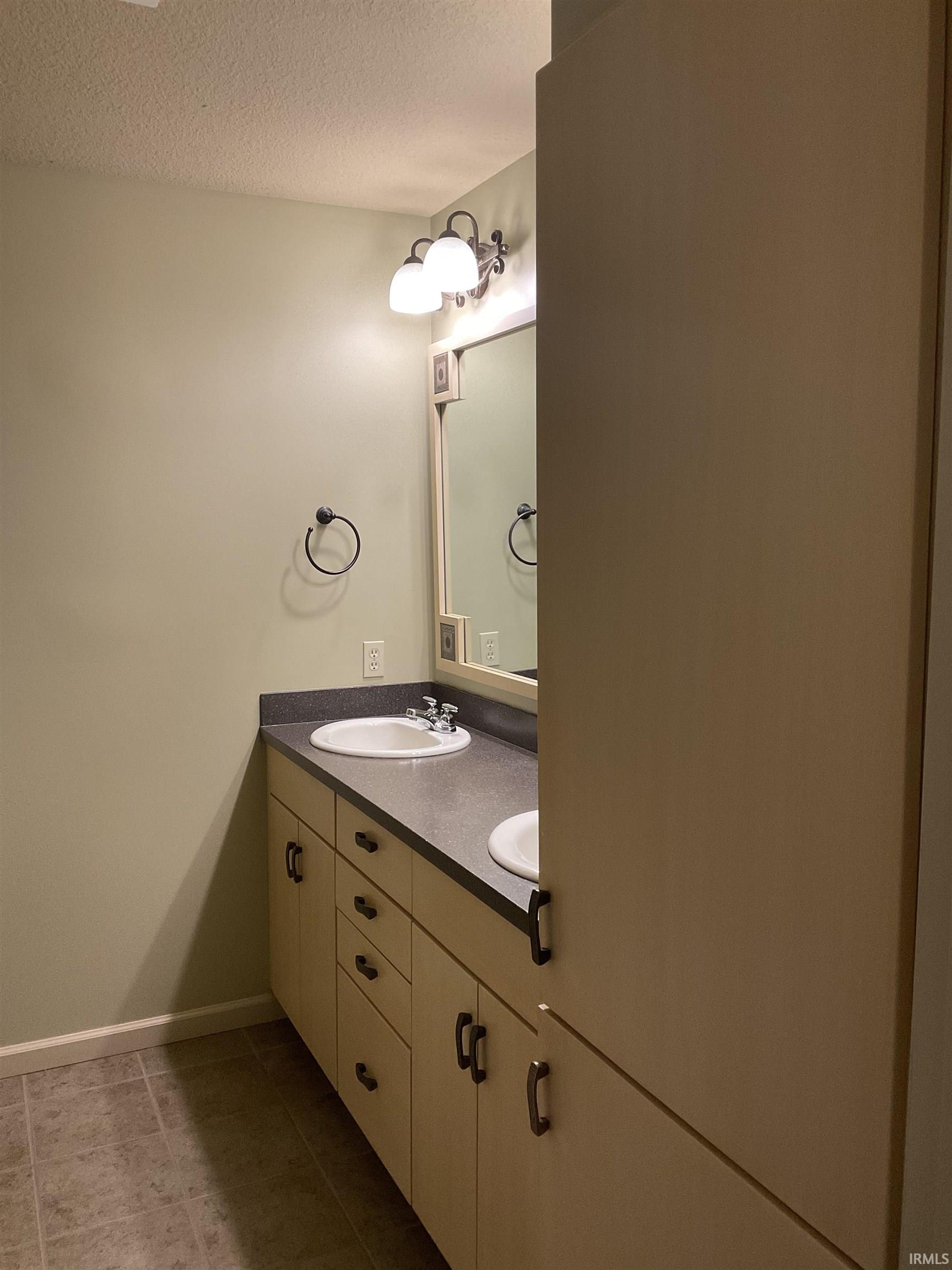 Photo 5 of 4420 Manistee Drive