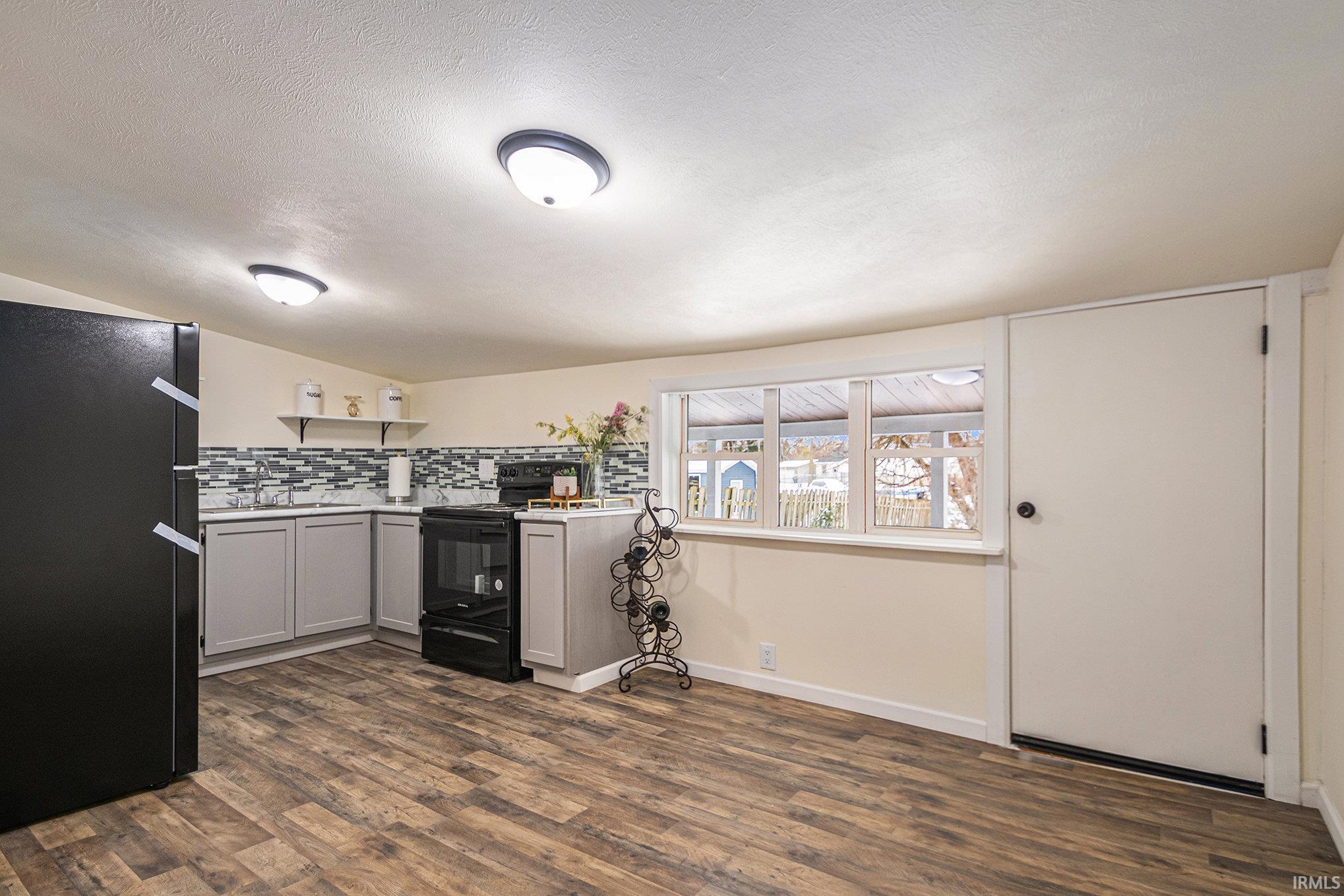 Photo 7 of 159 Nadel Avenue