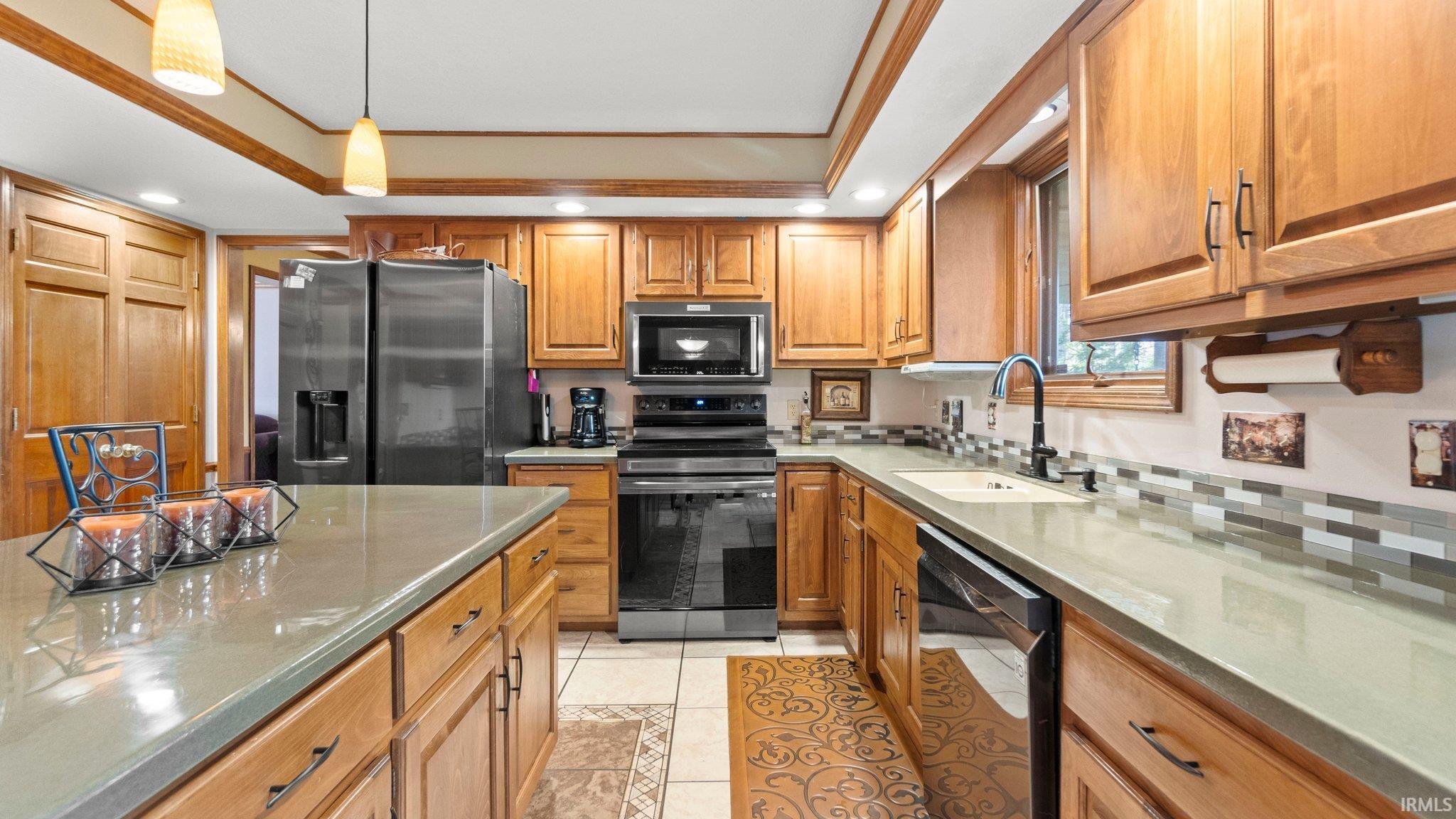 Photo 14 of 8825 Gateview Drive