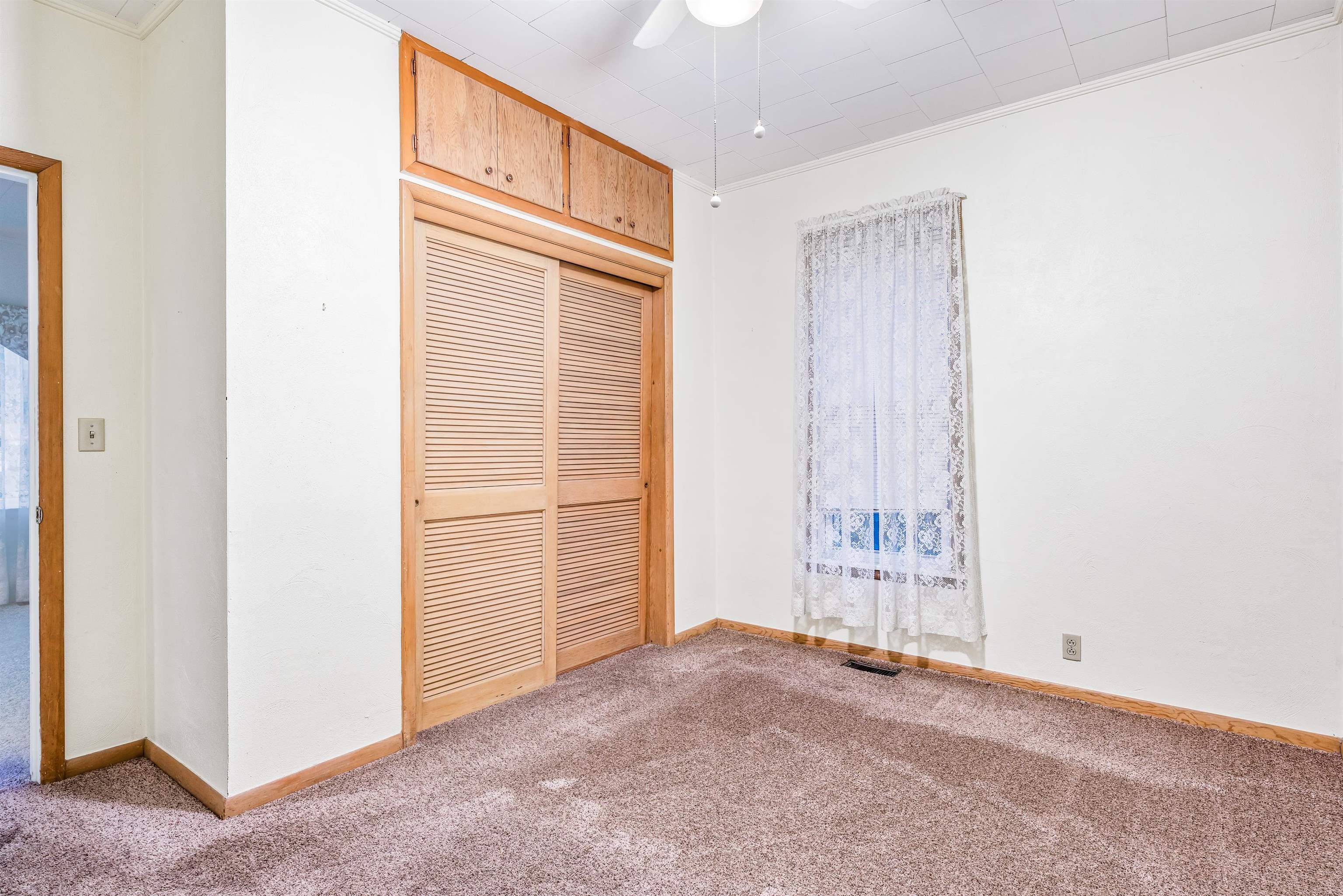 Photo 10 of 209 W Elm Street