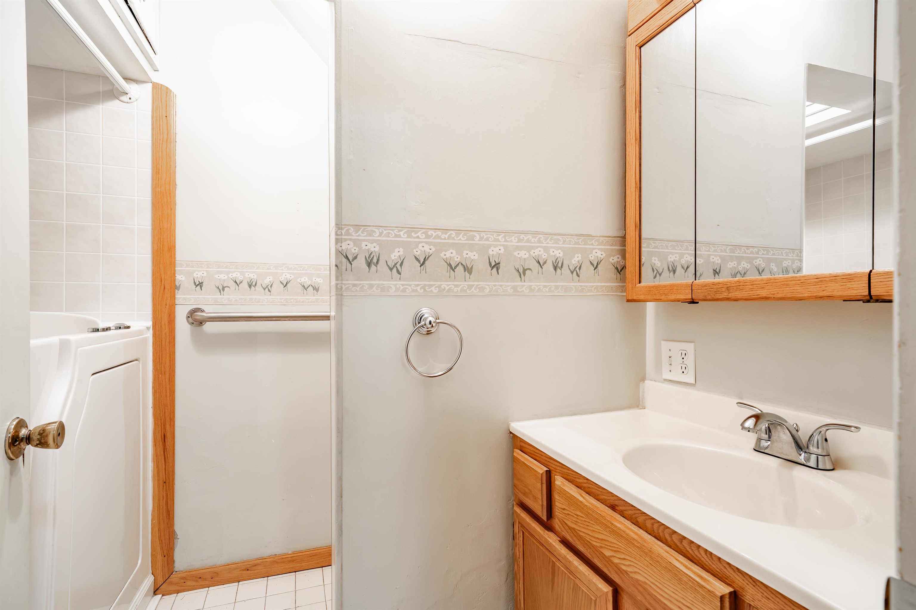 Photo 11 of 209 W Elm Street