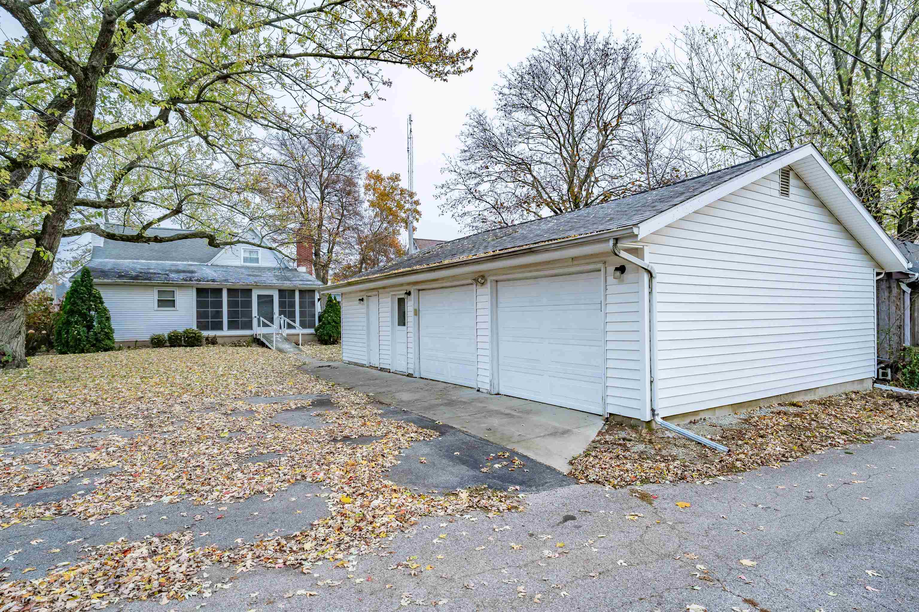 Photo 25 of 209 W Elm Street