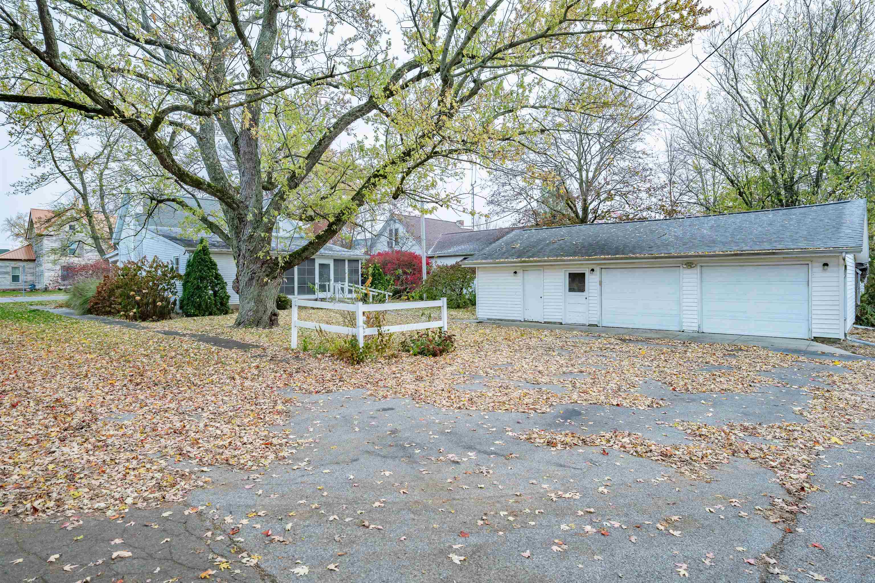 Photo 27 of 209 W Elm Street