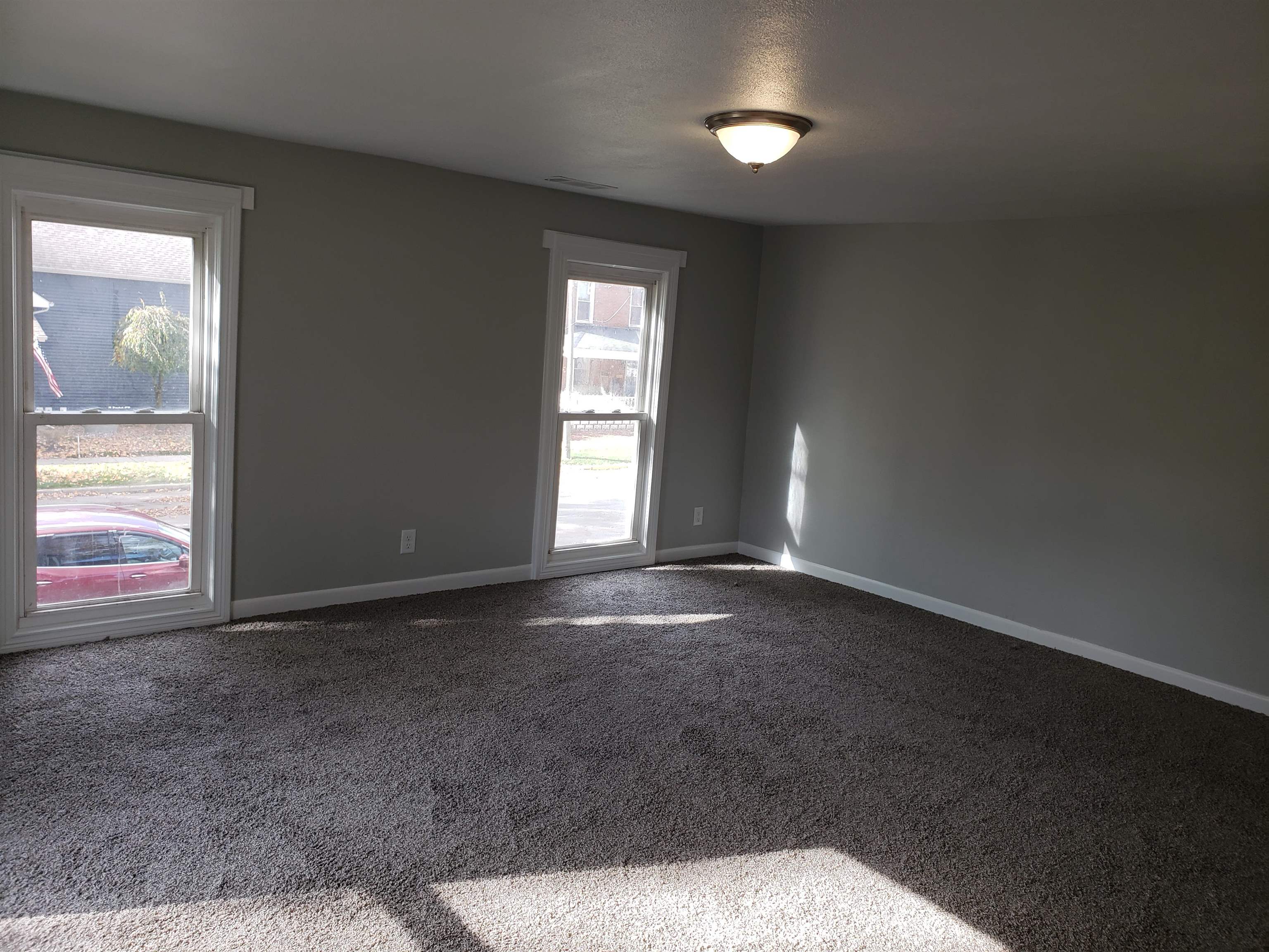 Photo 19 of 406 N York Street