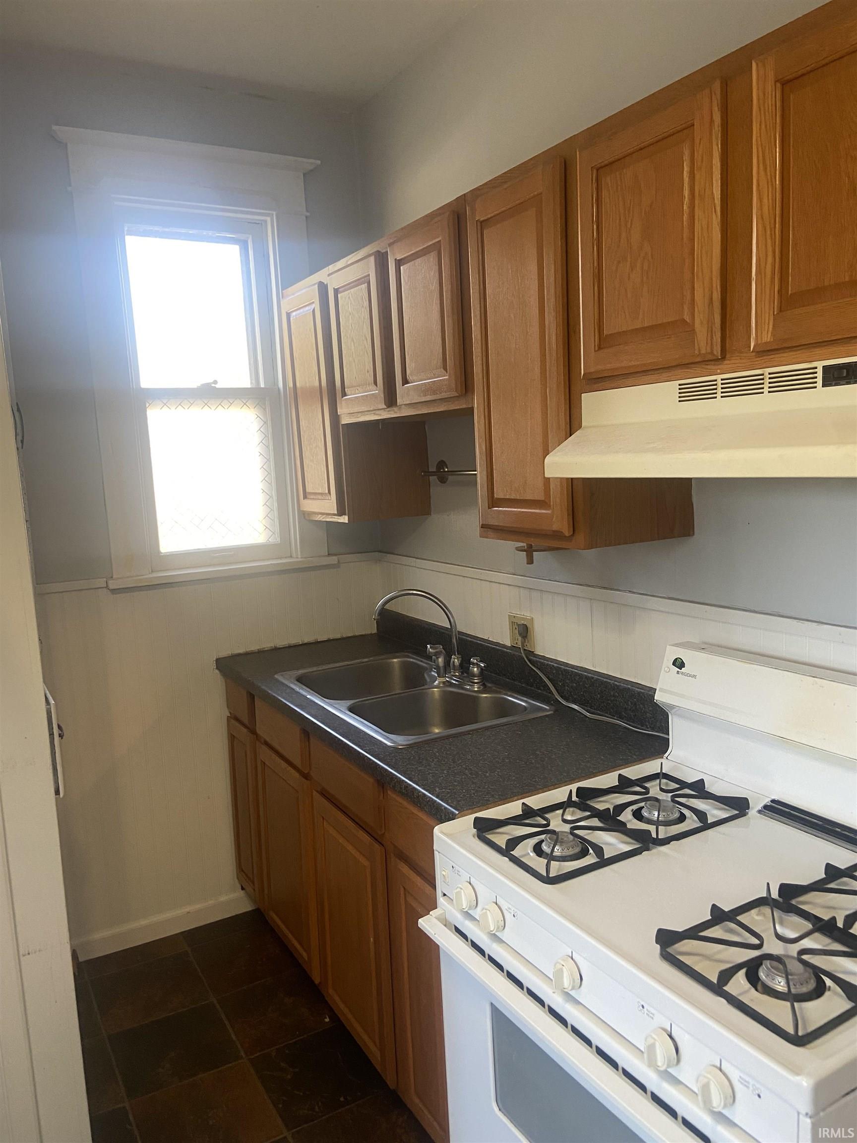 Photo 3 of 201 Simpson Avenue