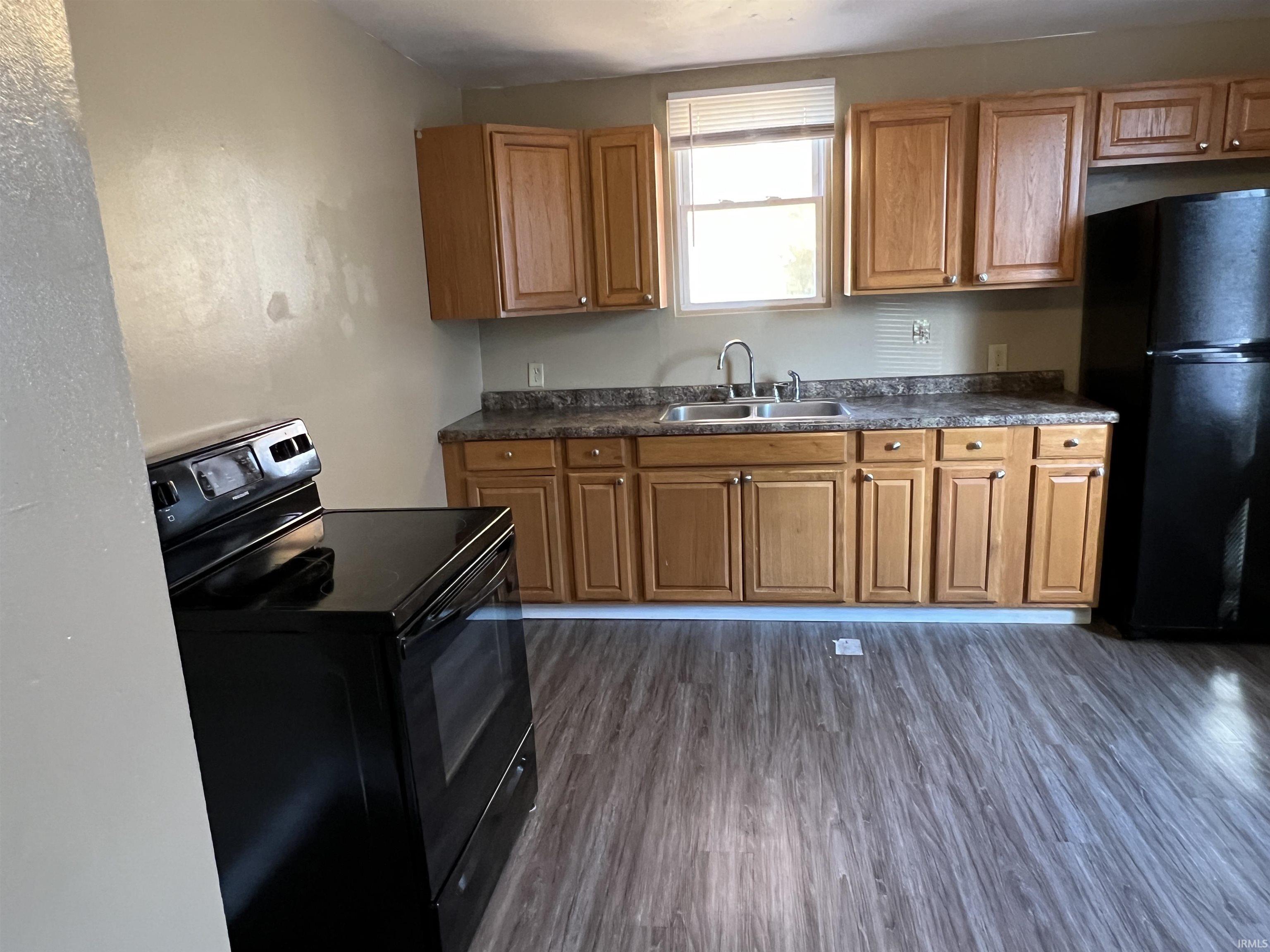 Photo 11 of 605 E Suttenfield Street