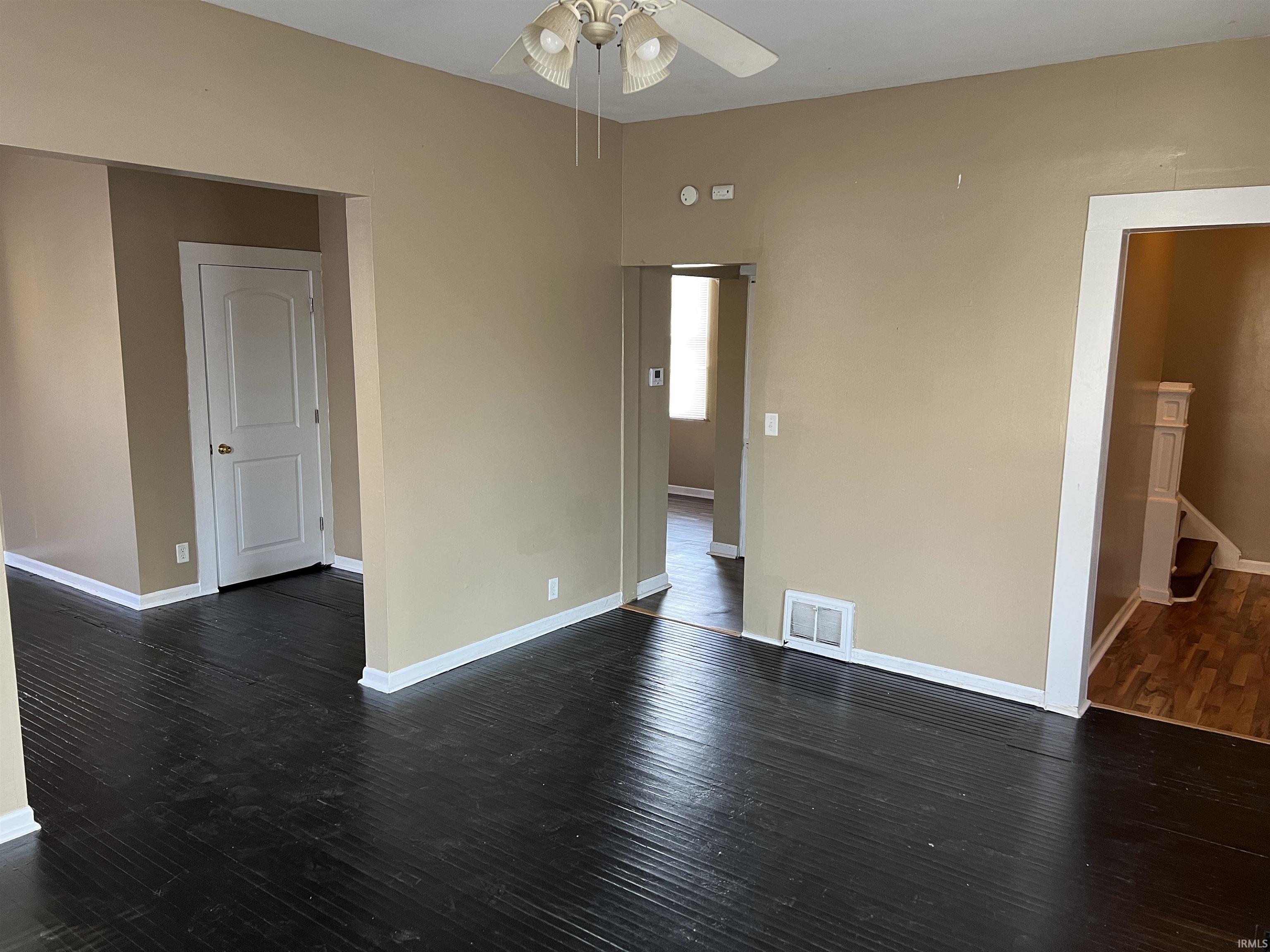 Photo 3 of 605 E Suttenfield Street