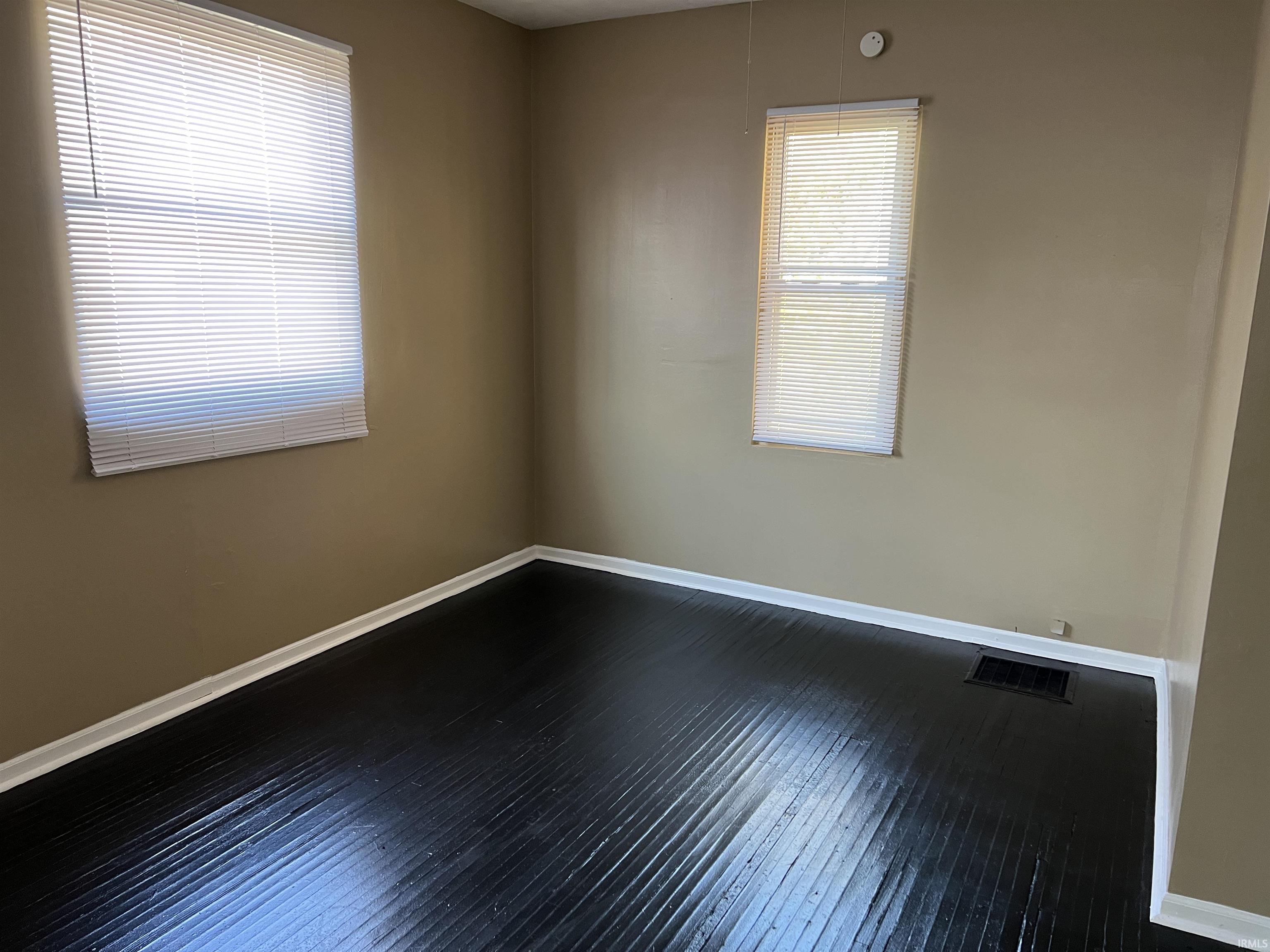 Photo 4 of 605 E Suttenfield Street
