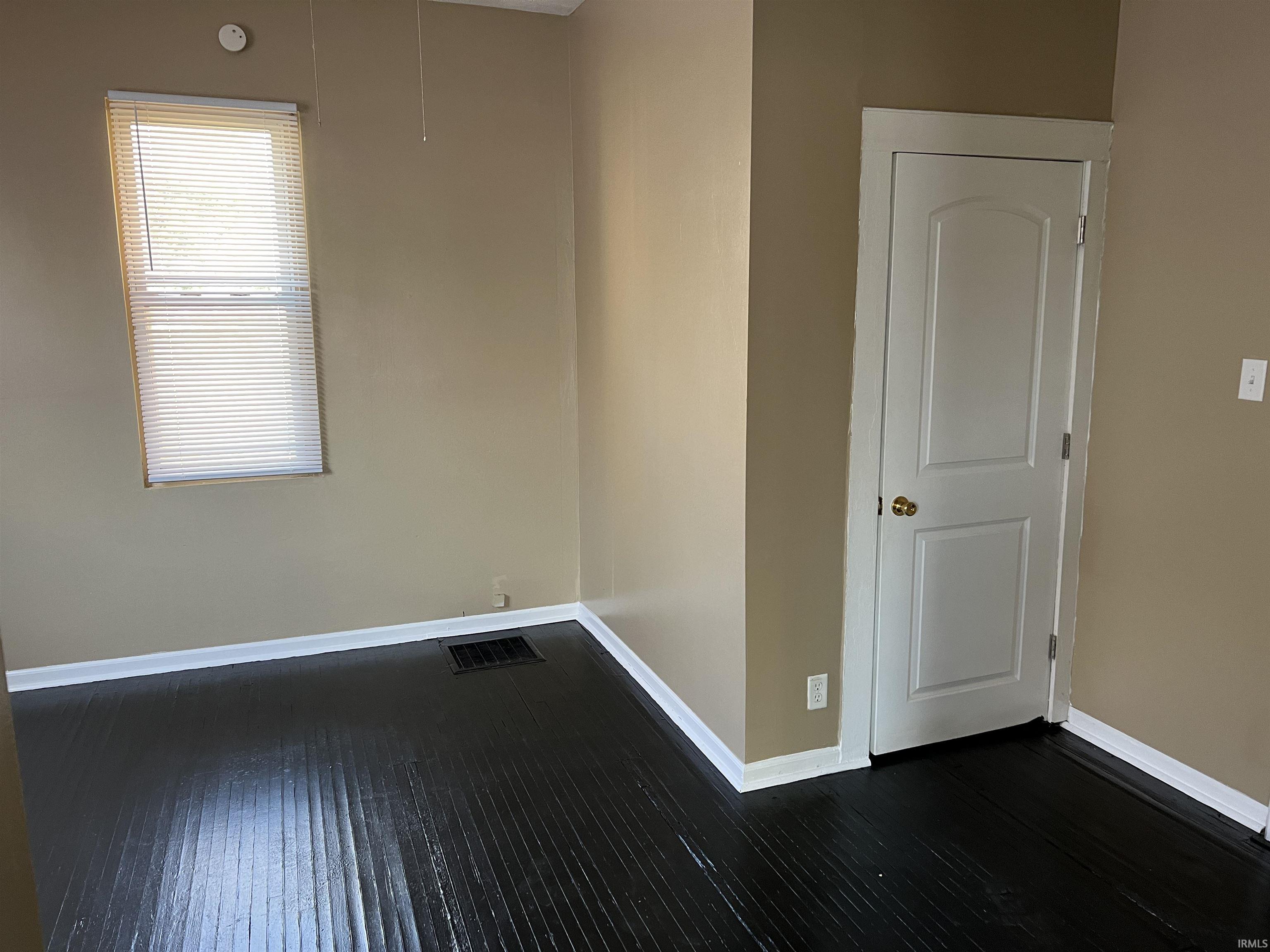 Photo 5 of 605 E Suttenfield Street