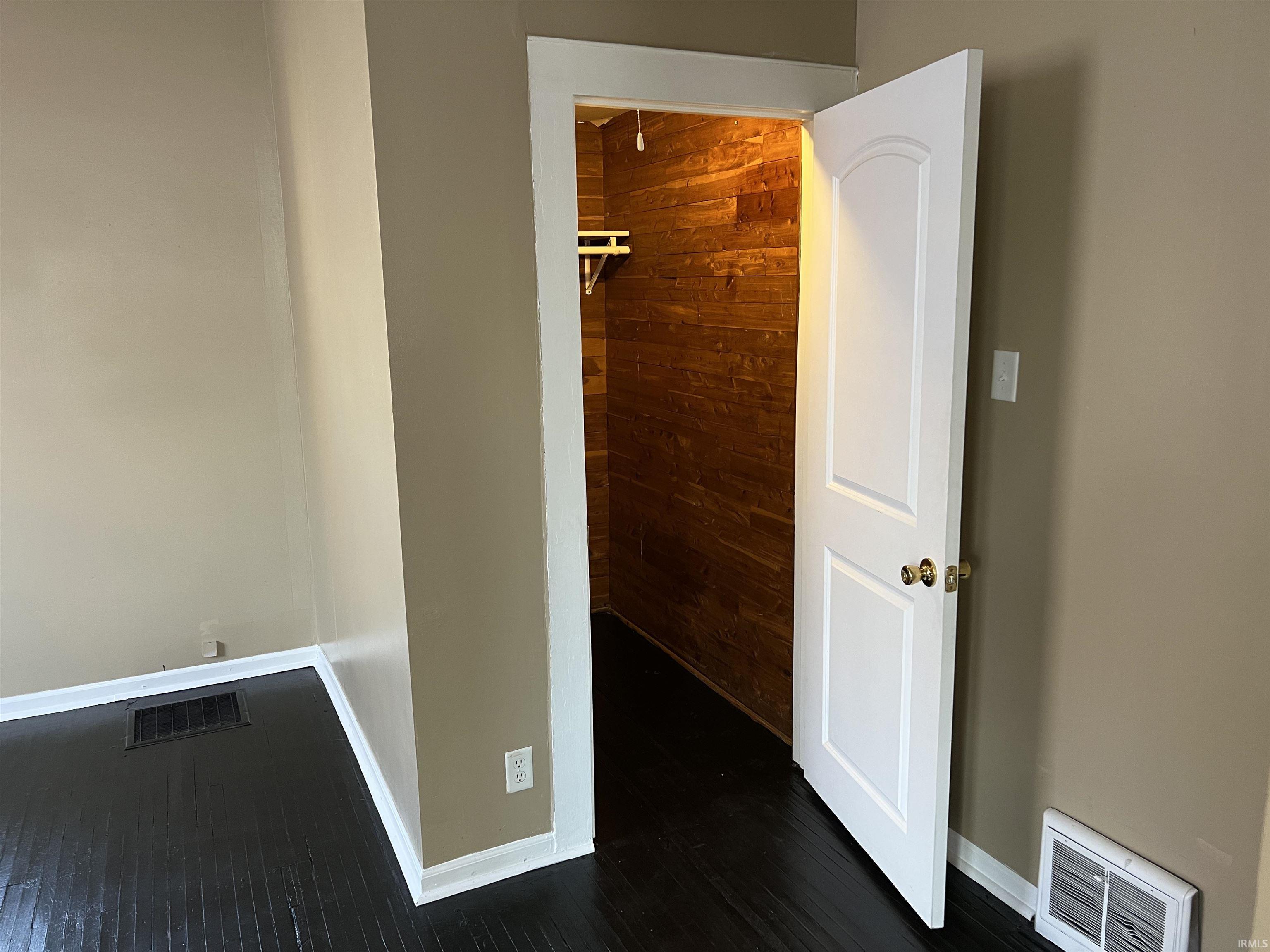 Photo 6 of 605 E Suttenfield Street