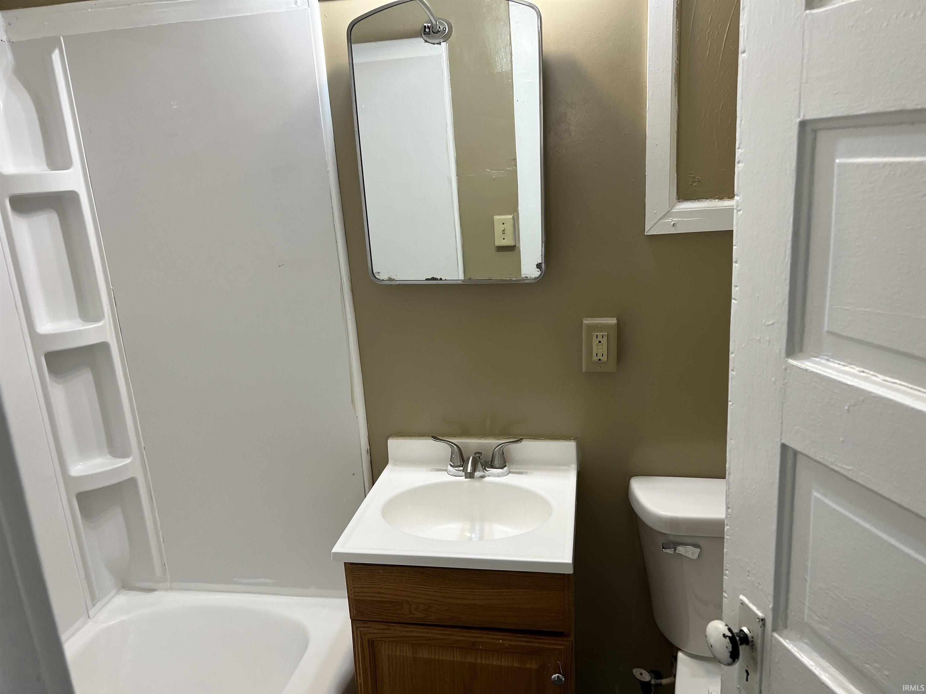 Photo 9 of 605 E Suttenfield Street