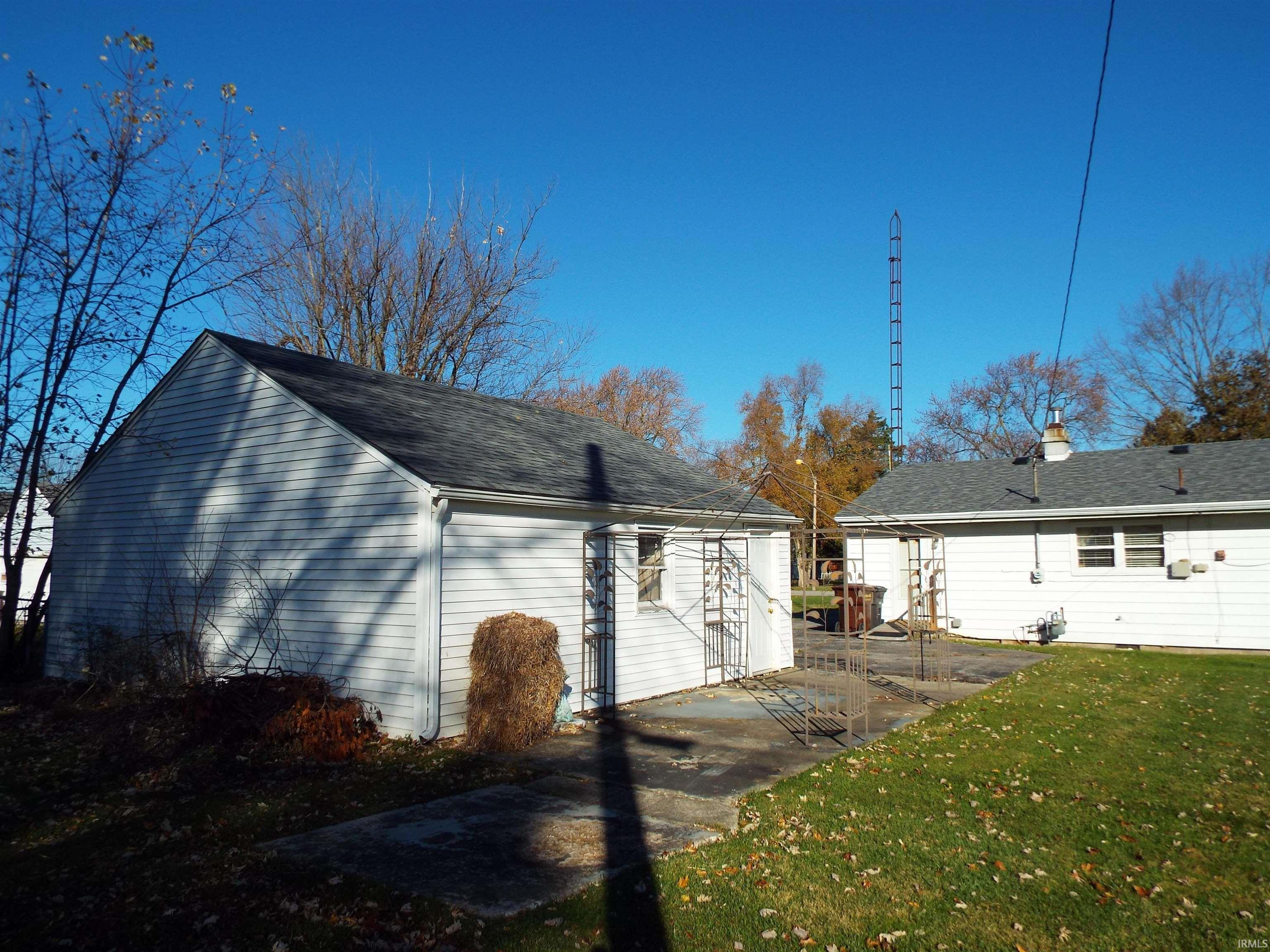 Photo 10 of 3908 E Maple Grove Avenue