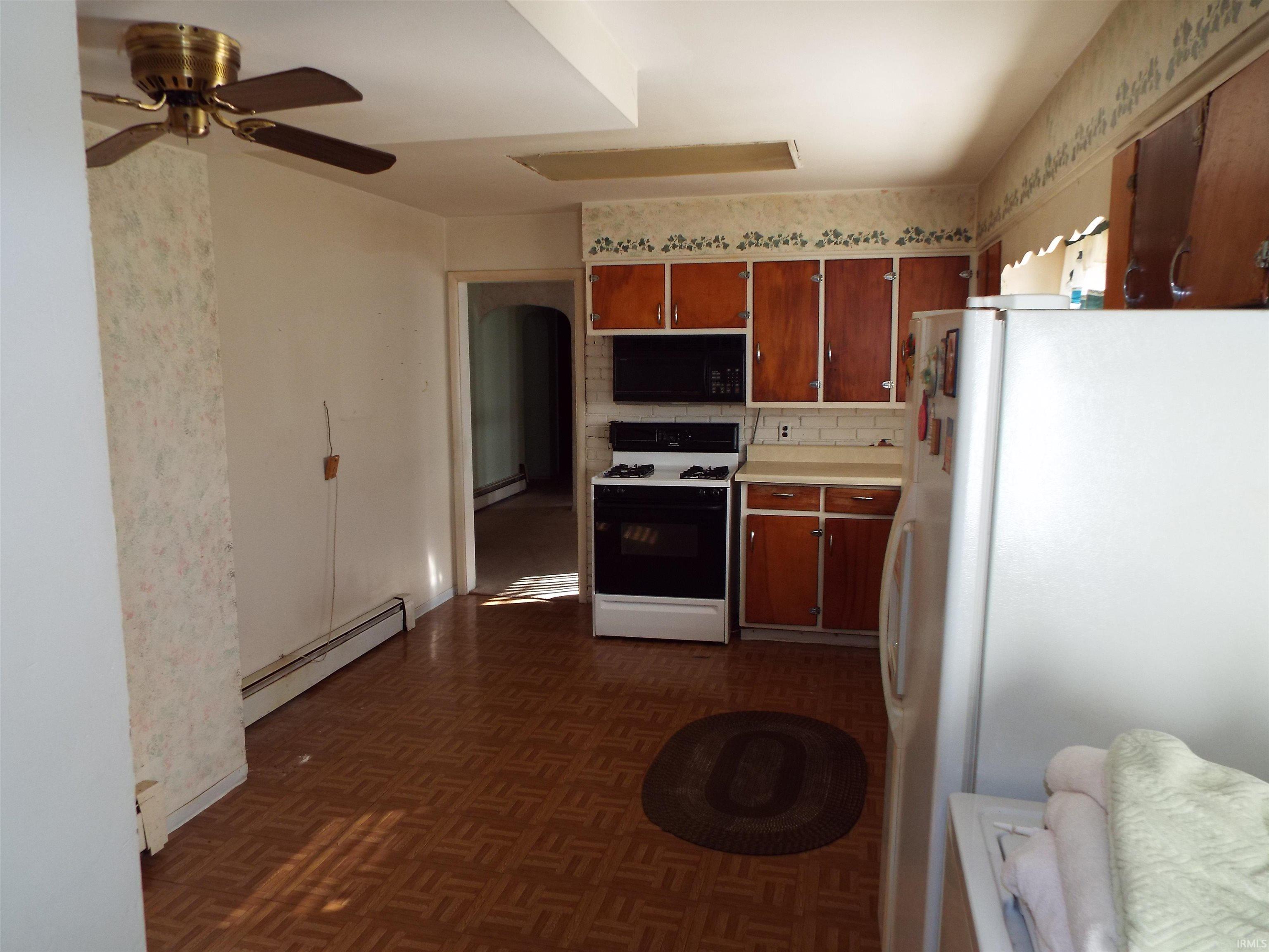 Photo 2 of 3908 E Maple Grove Avenue