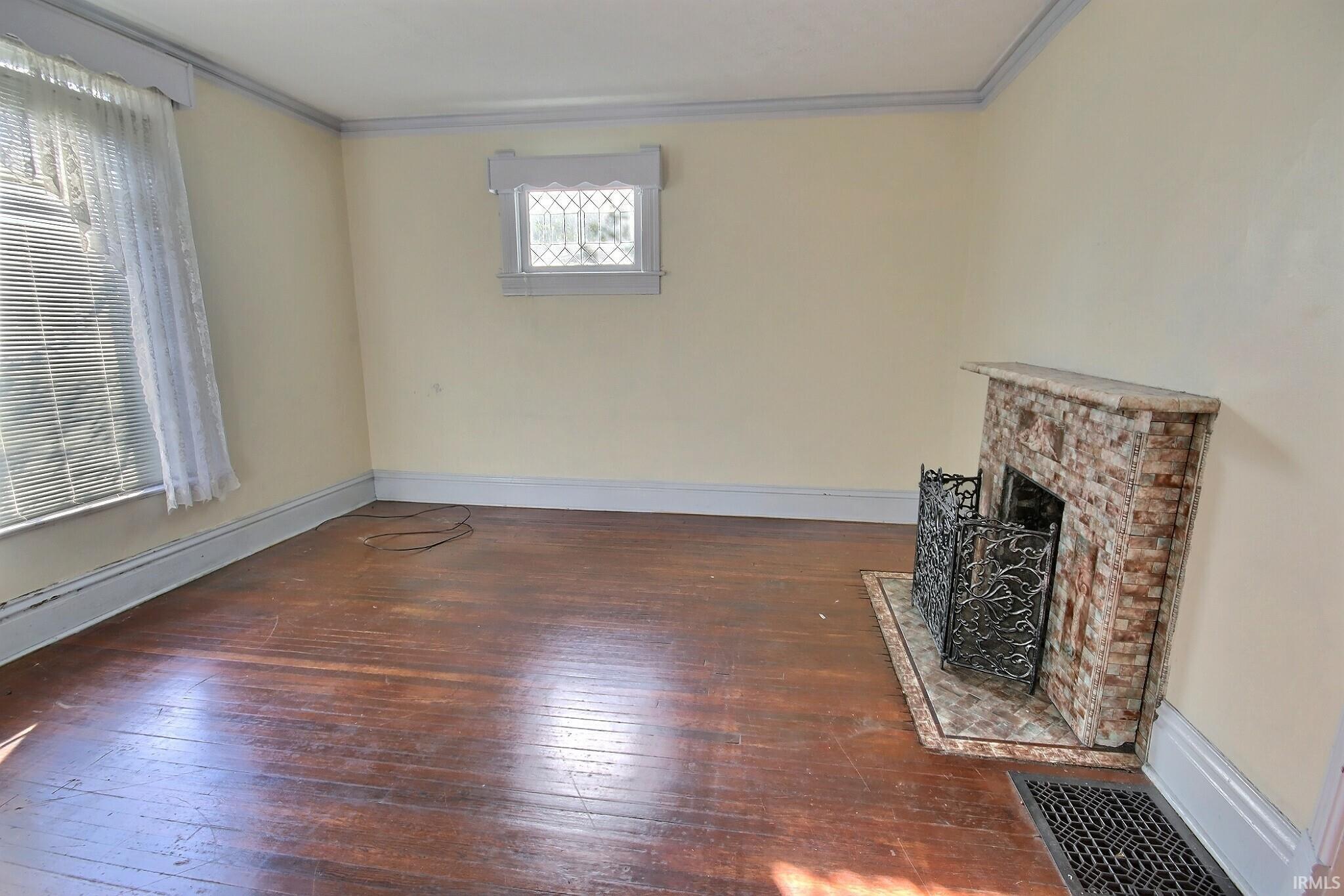 Photo 2 of 835 Columbia Avenue